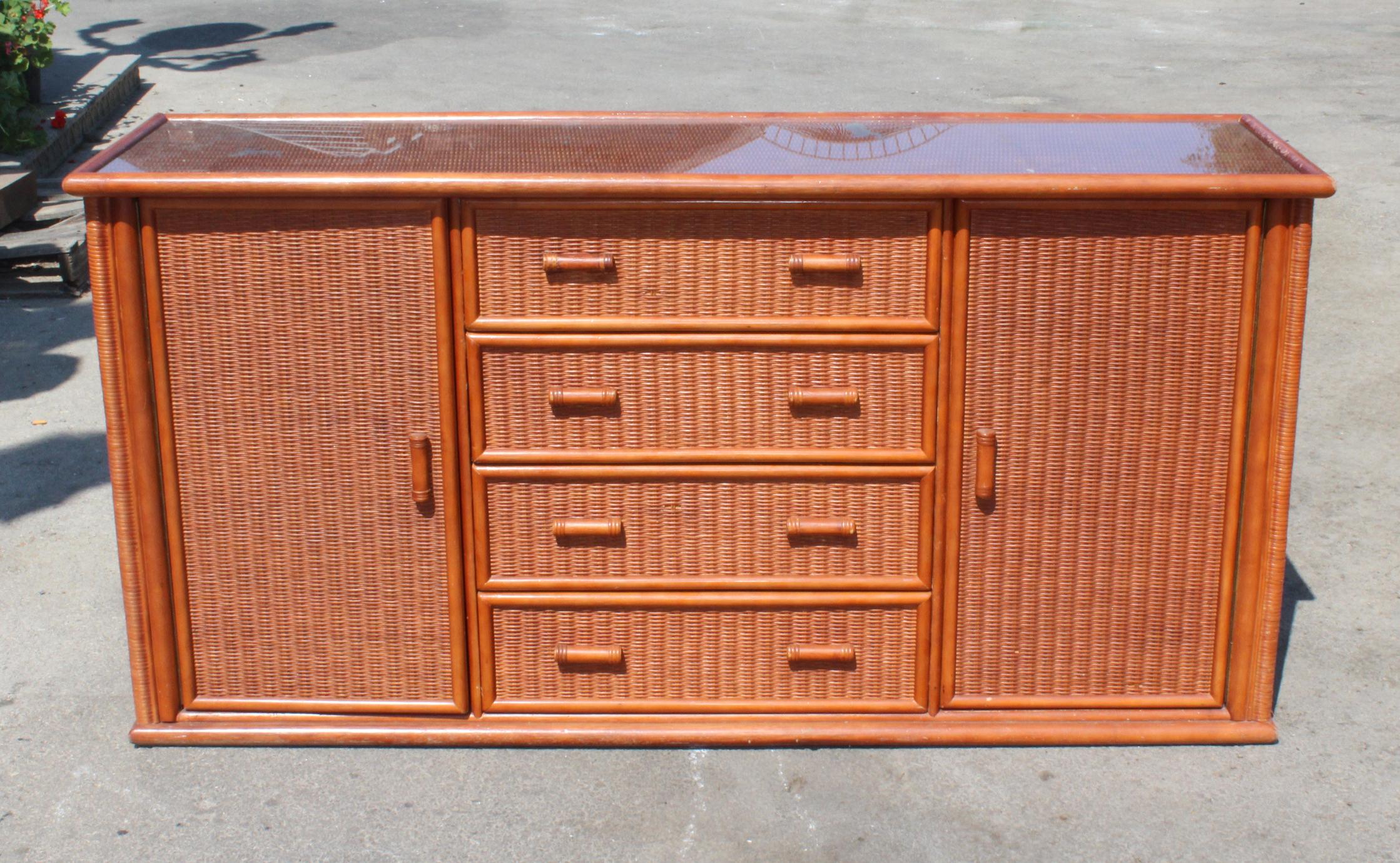 1980s Spanish rattan and wooden console, with four drawers and two doors.
 