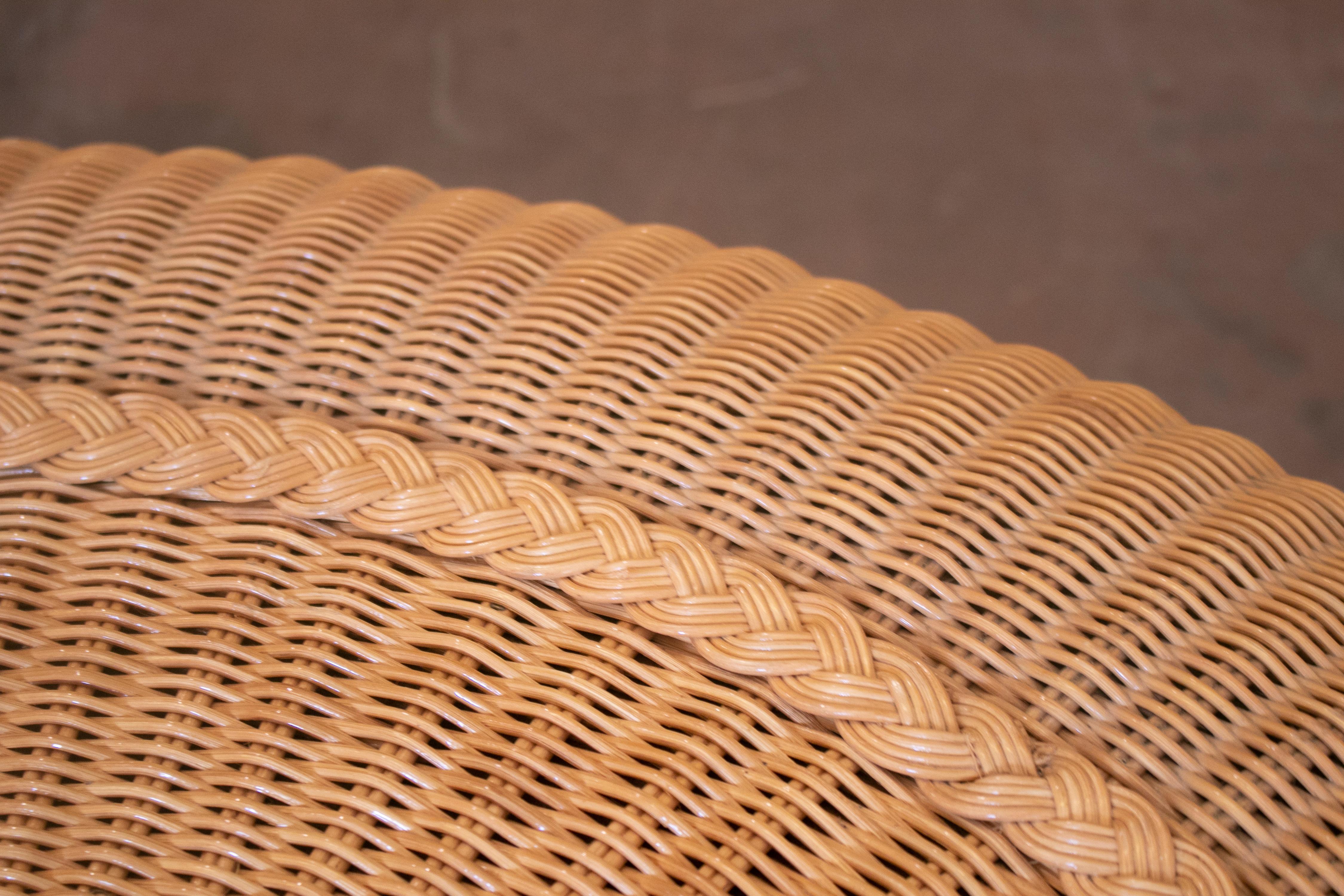 1980s Spanish Round Woven Wicker Coffee Table For Sale 4