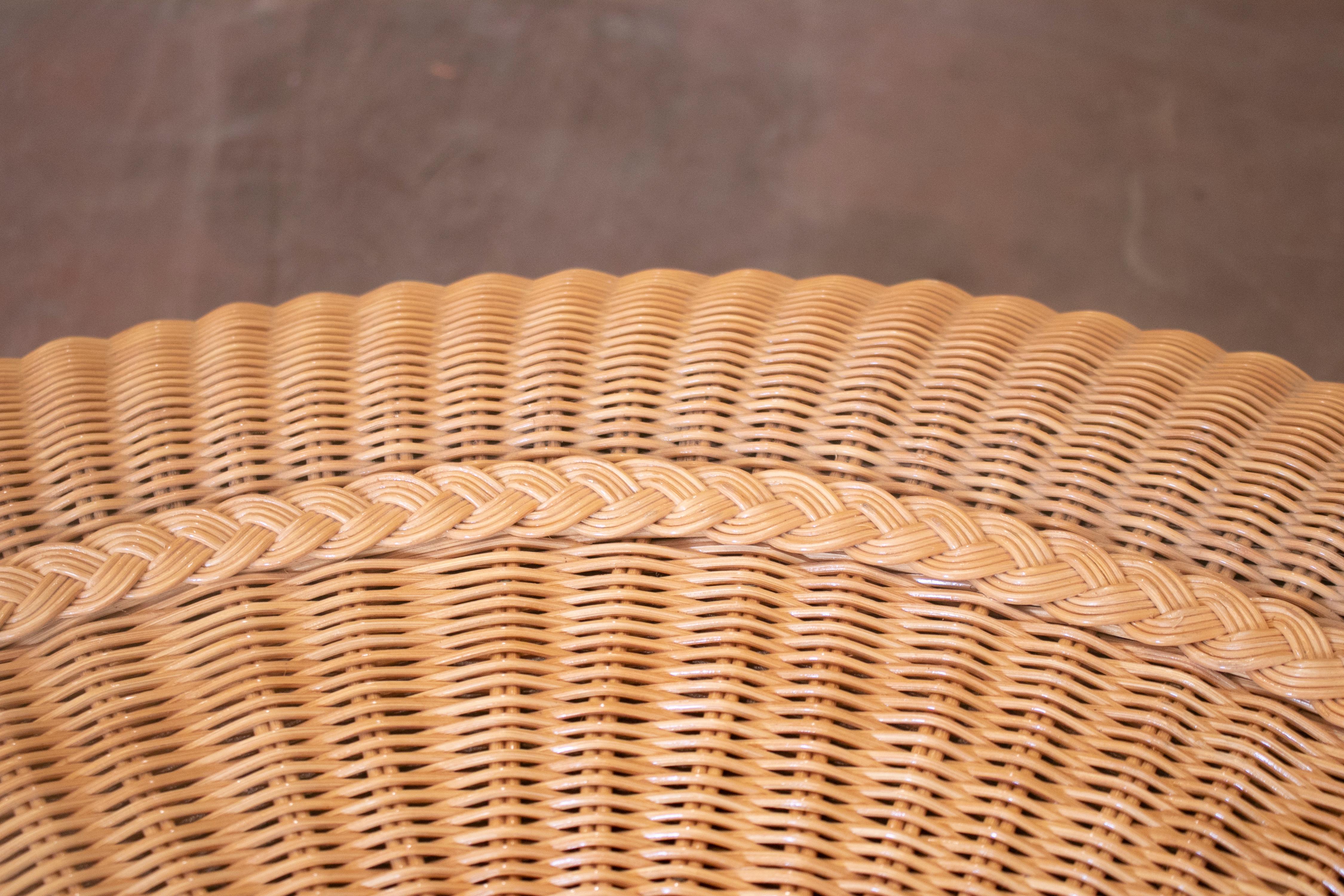 1980s Spanish Round Woven Wicker Coffee Table For Sale 5