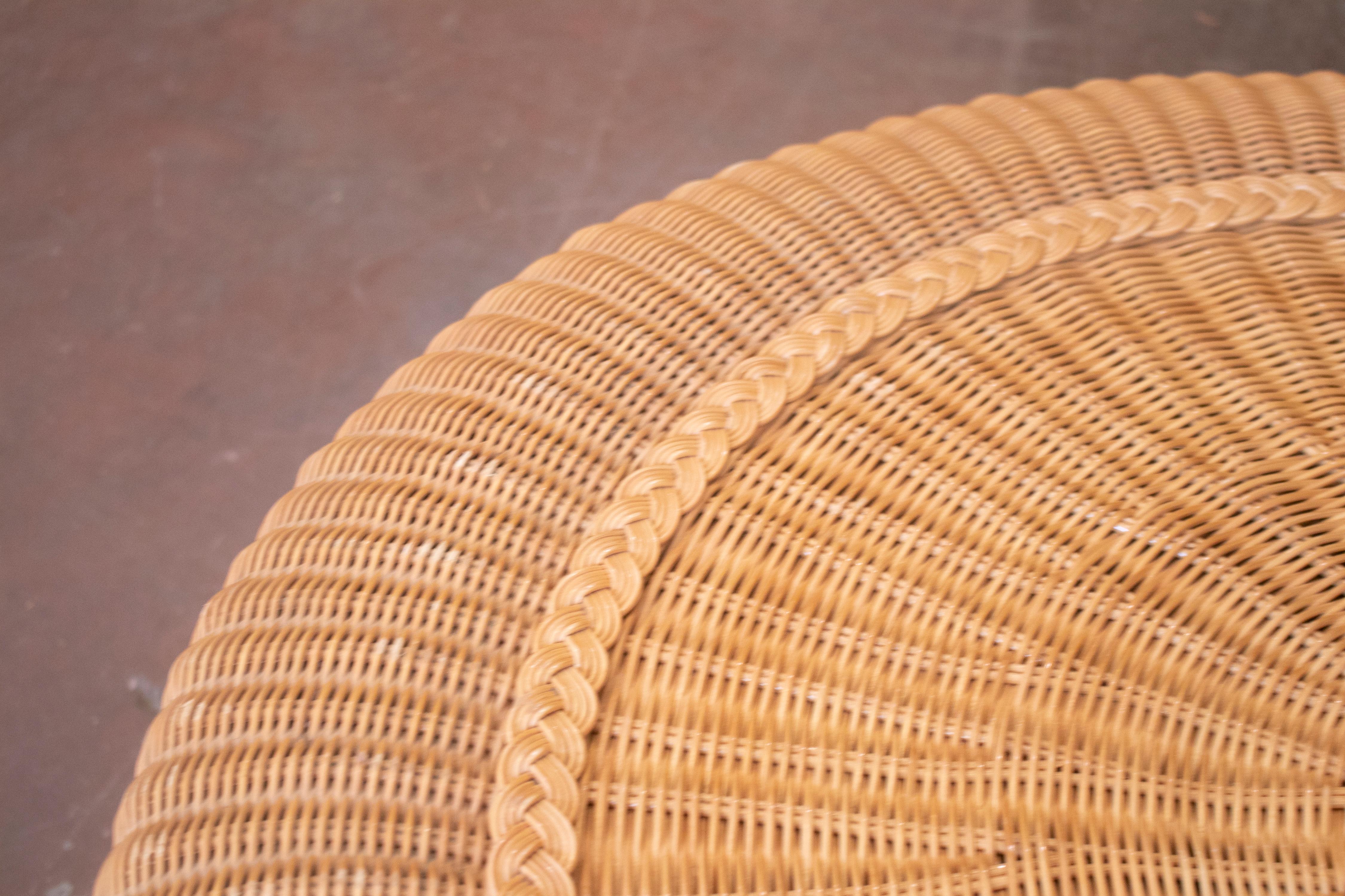 20th Century 1980s Spanish Round Woven Wicker Coffee Table For Sale
