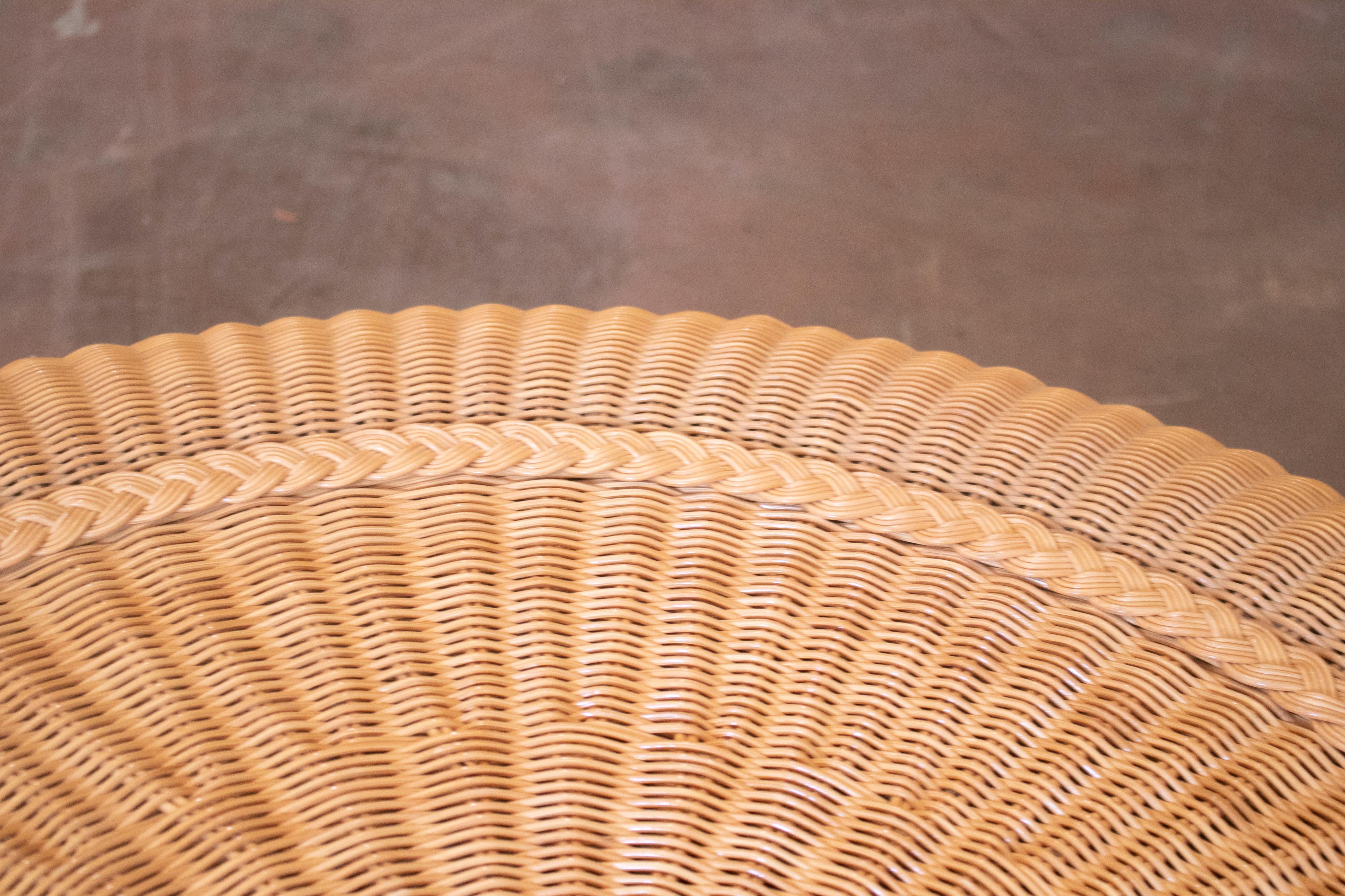 1980s Spanish Round Woven Wicker Coffee Table For Sale 1
