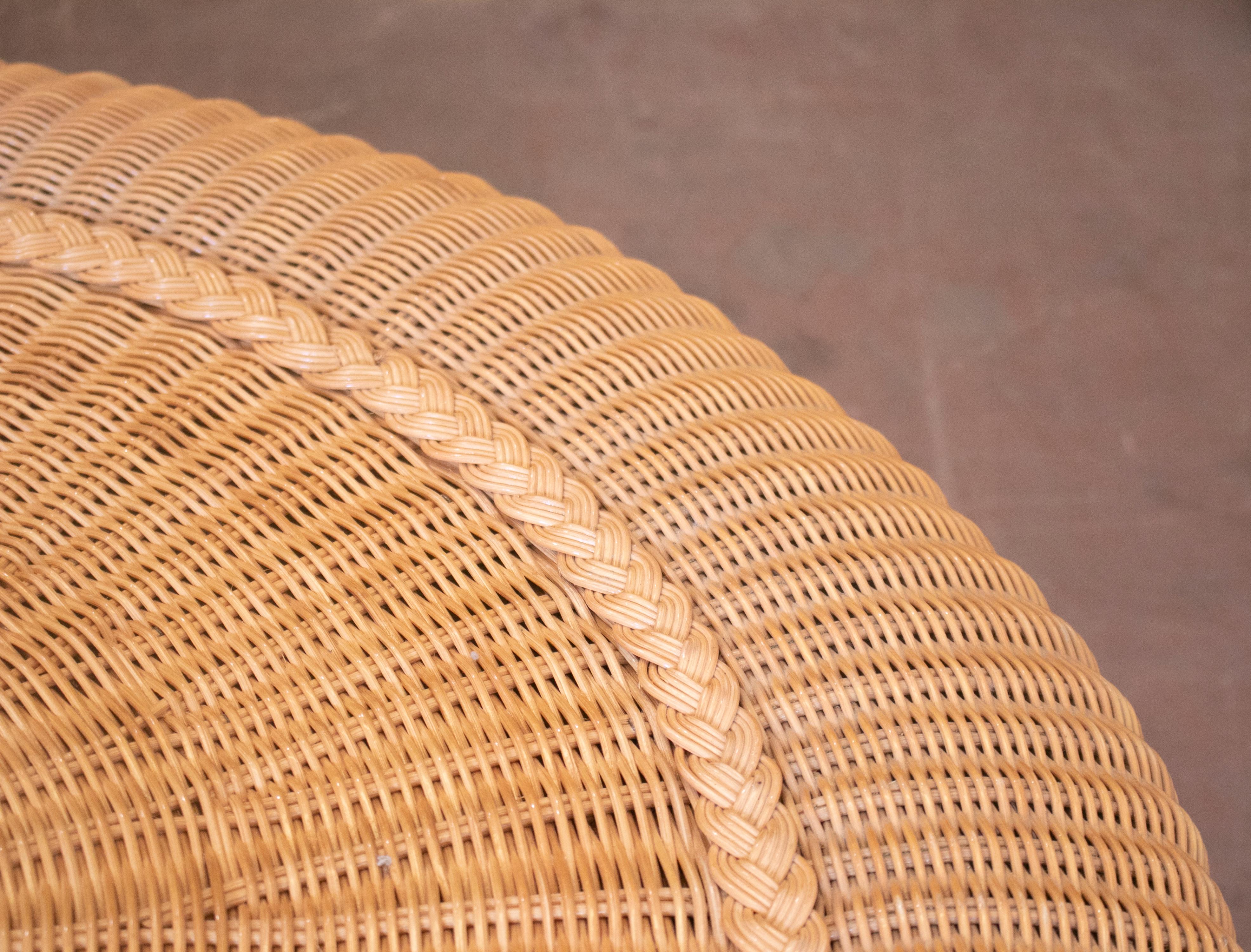1980s Spanish Round Woven Wicker Coffee Table For Sale 2