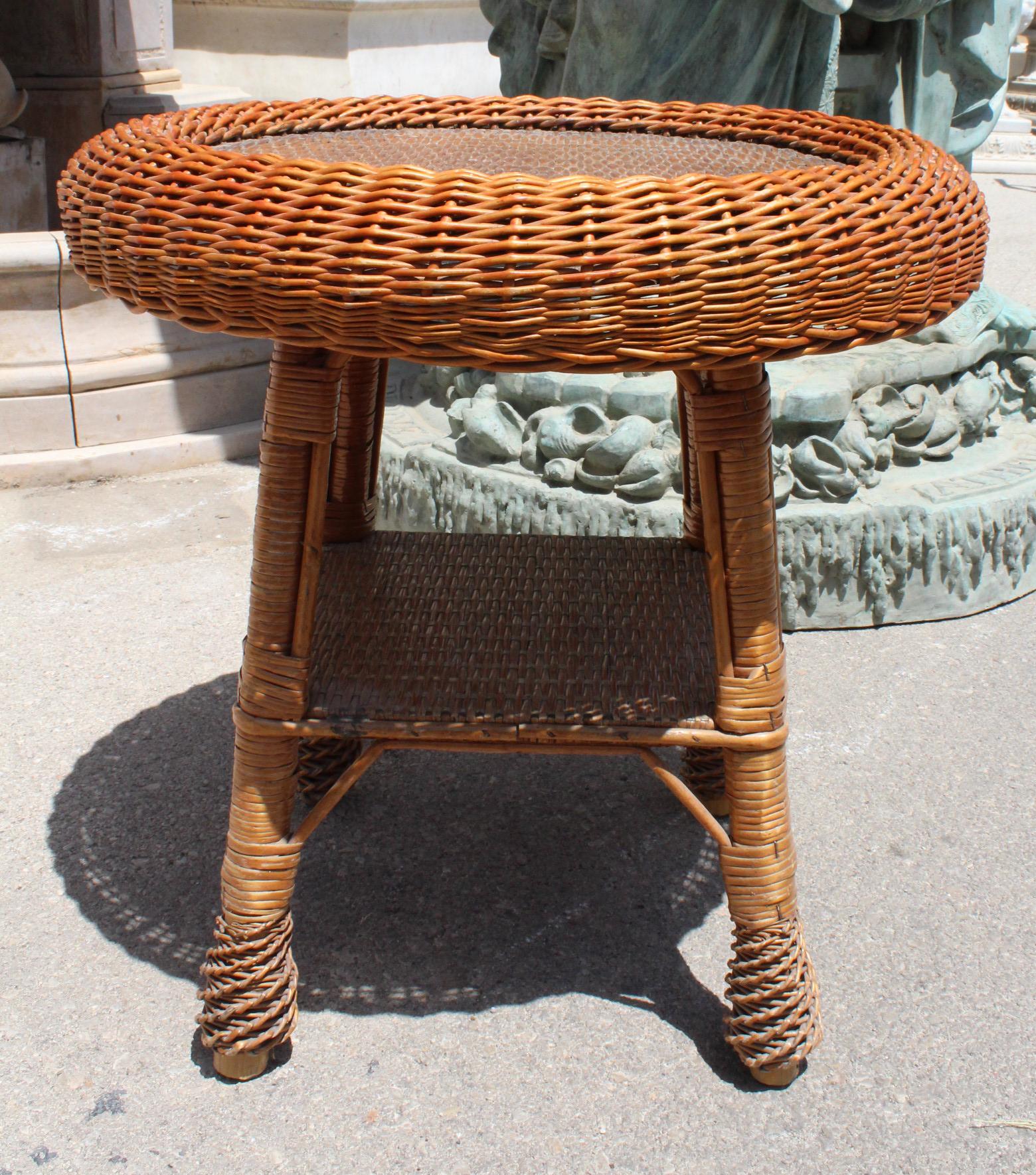 1980s Spanish Wicker Round Side Table 1