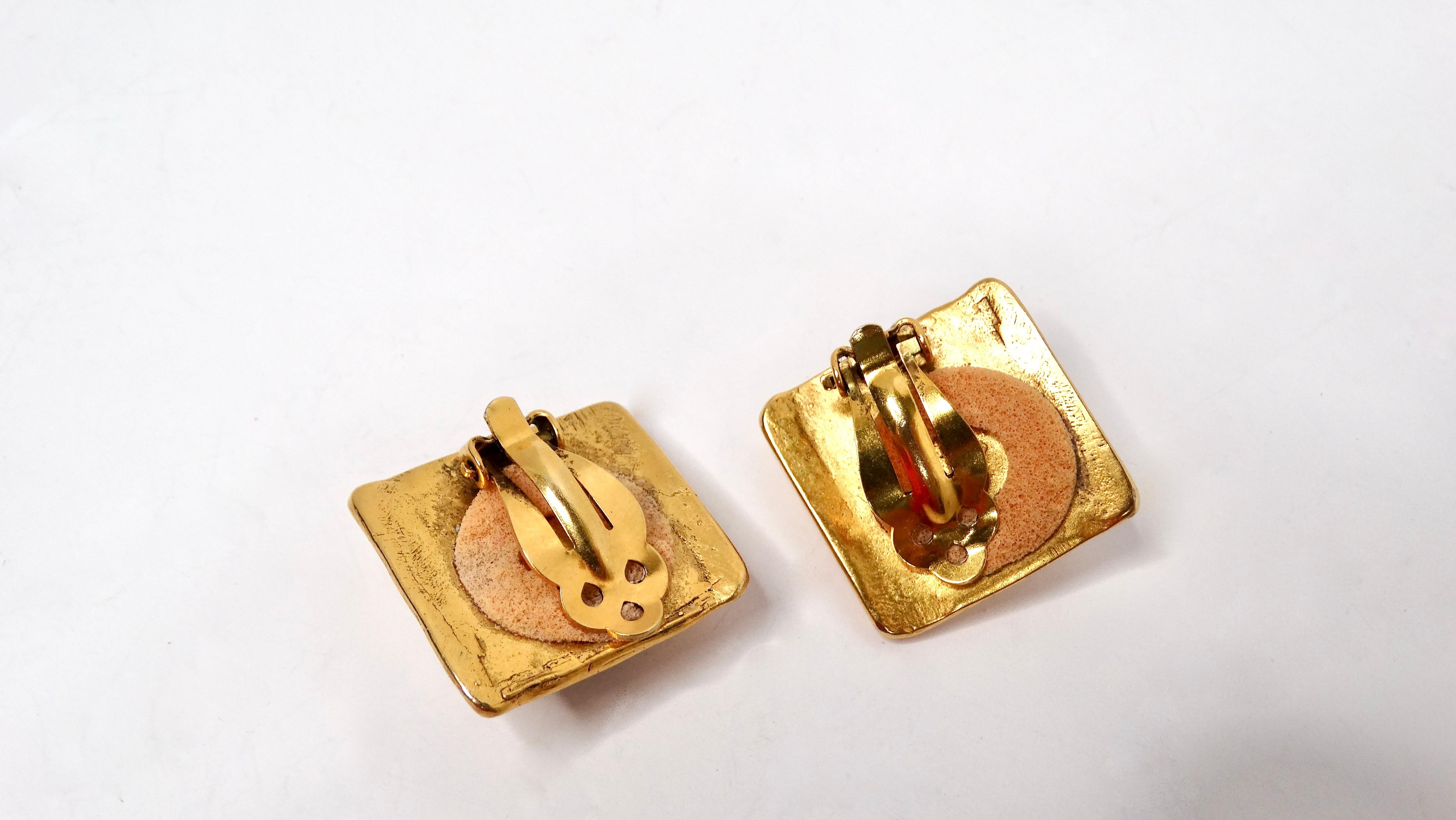 Donna Orecchini a clip anni '80 con cabochon rossi quadrati in tonalità oro in vendita