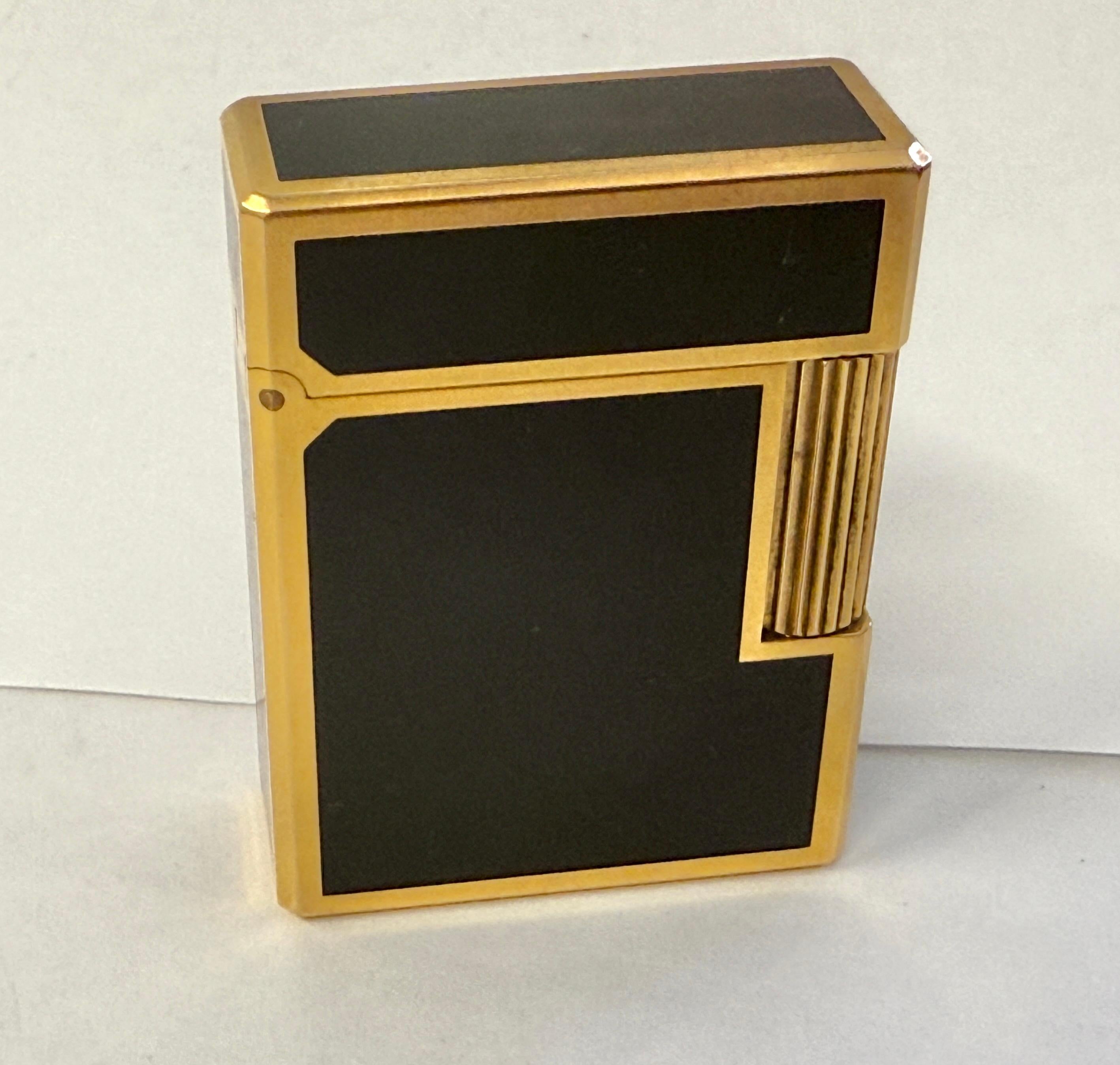 1980’s S.T. DuPont Laque de Chine Gold Plated Lighter with Box and Papers In Good Condition In Palm Springs, CA