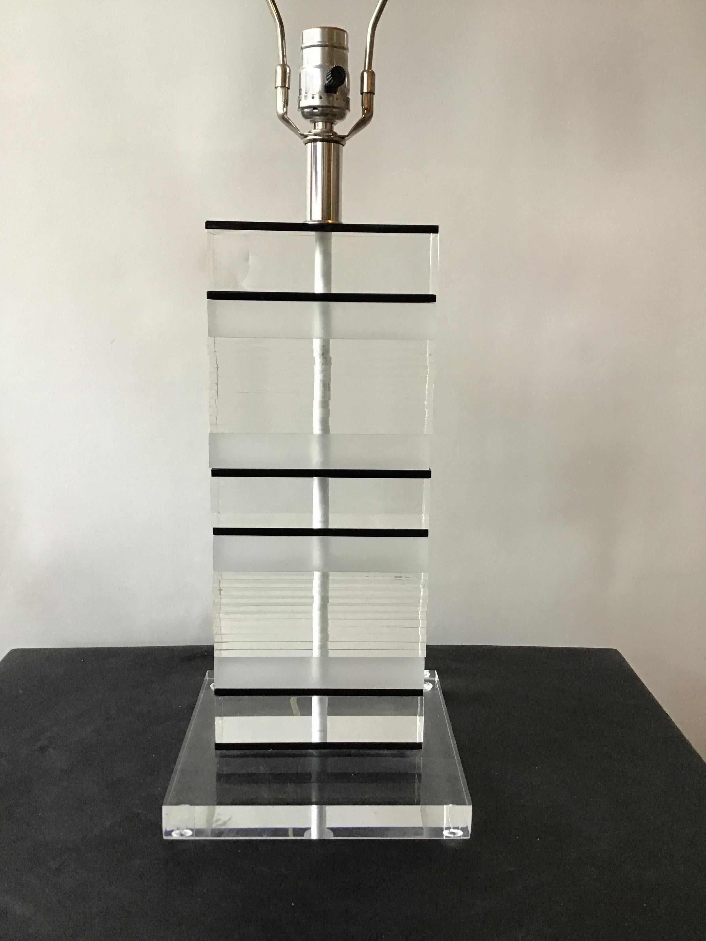 1980s Stacked Lucite Table Lamp In Good Condition In Tarrytown, NY