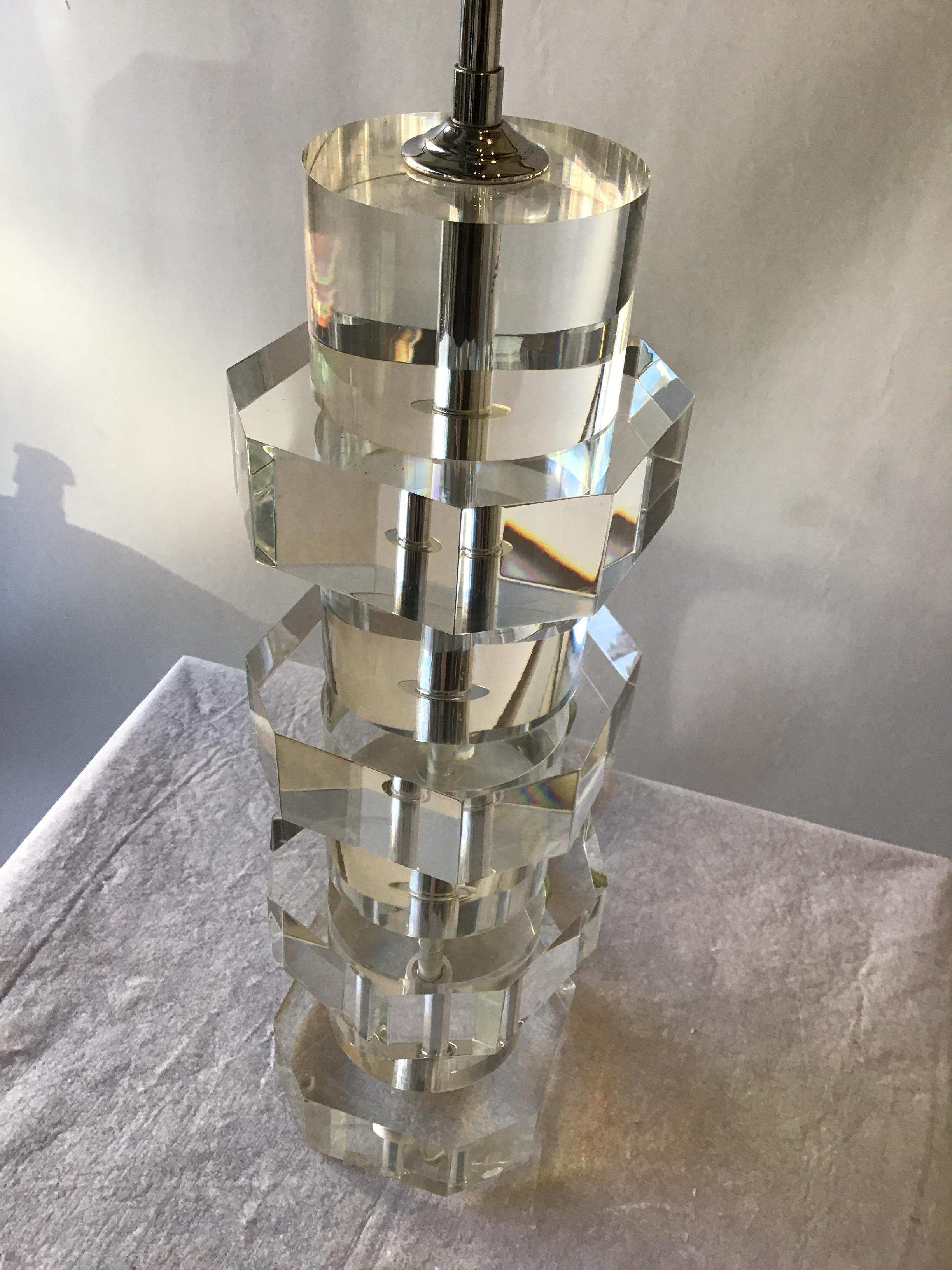 1980s Stacked Lucite Table Lamp For Sale 2