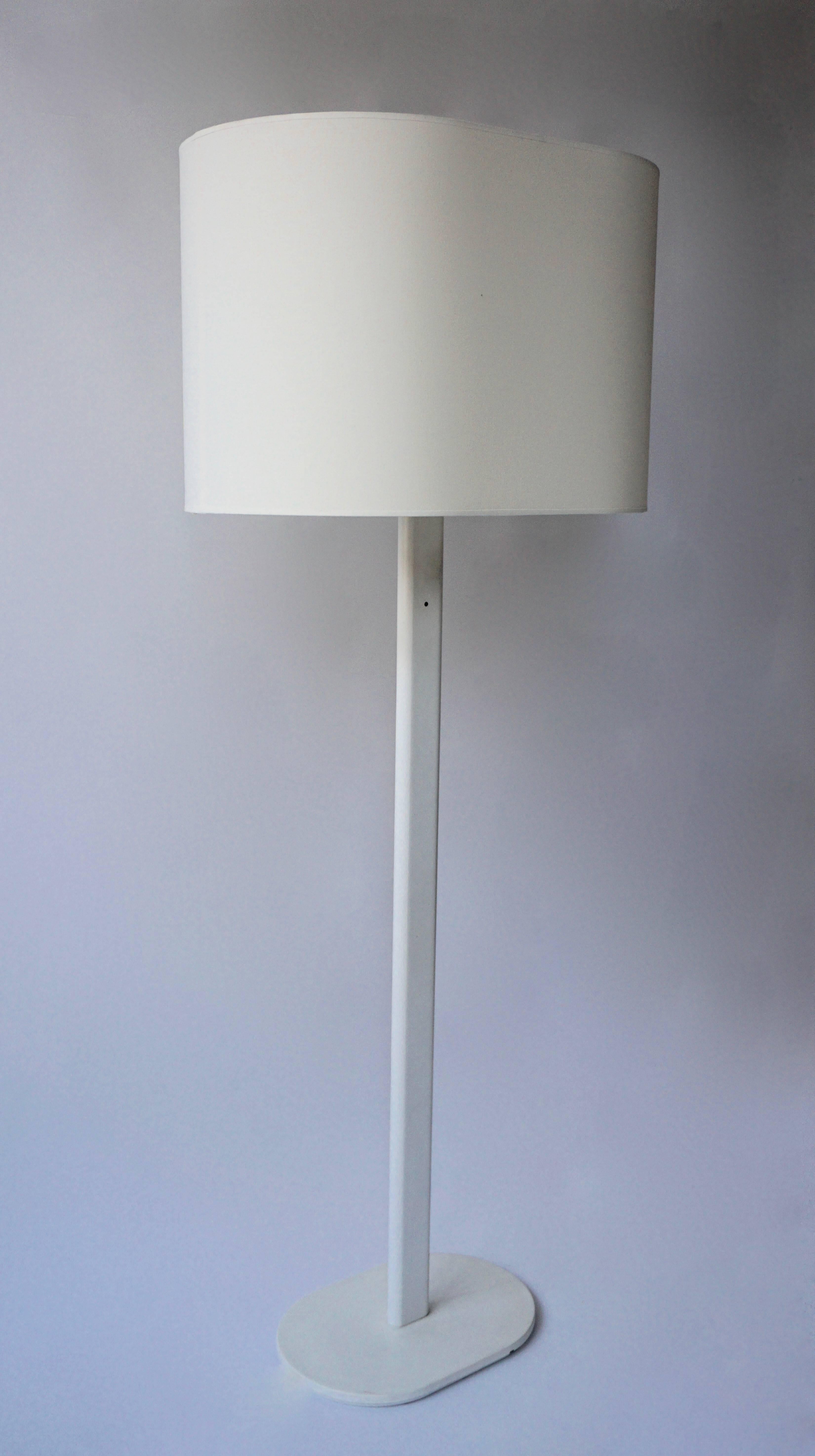 1980s Staff White Floor Lamp In Good Condition For Sale In Antwerp, BE