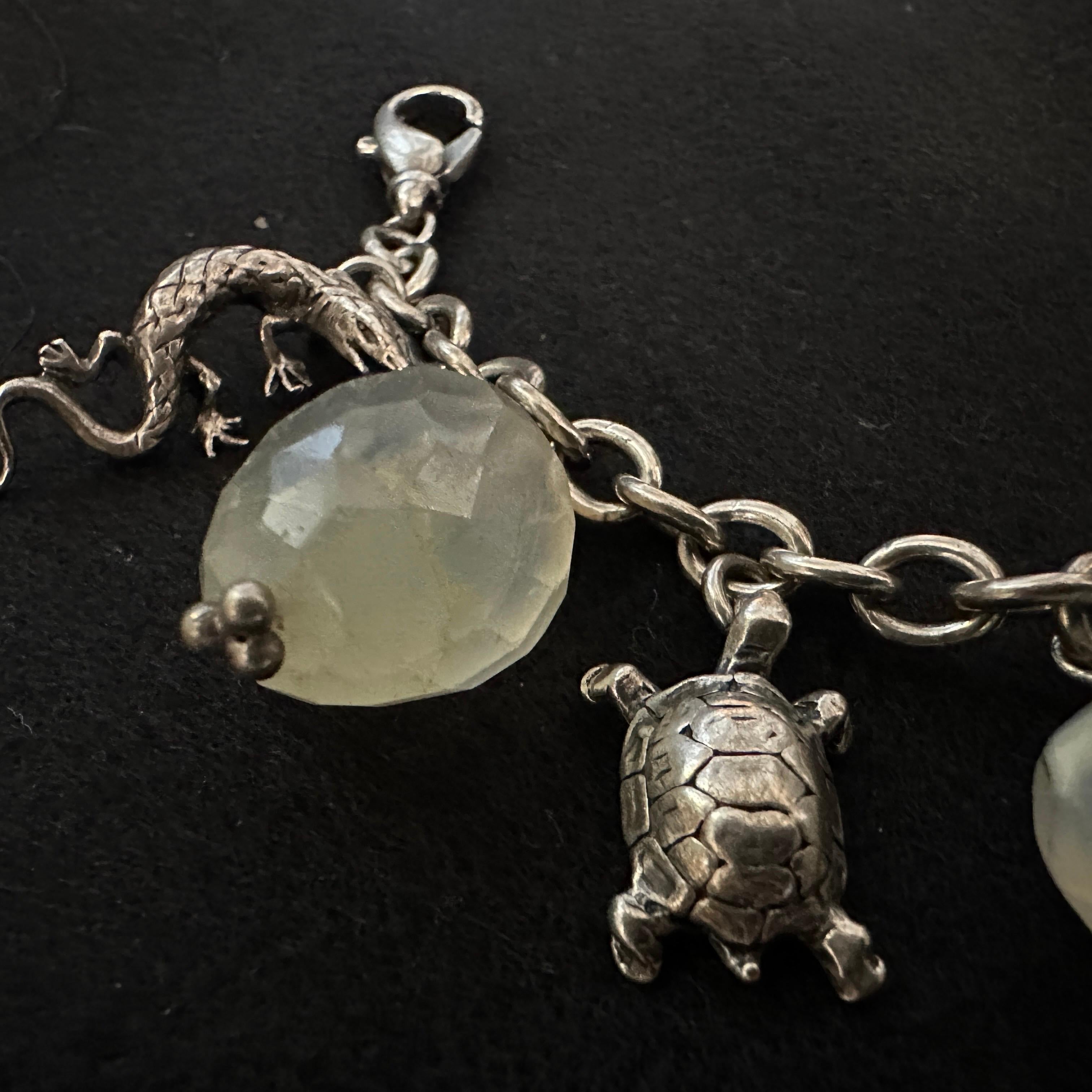 Taglio briolette Bracciale con charme in argento e agata di Mario Buccellati degli anni '80 in vendita