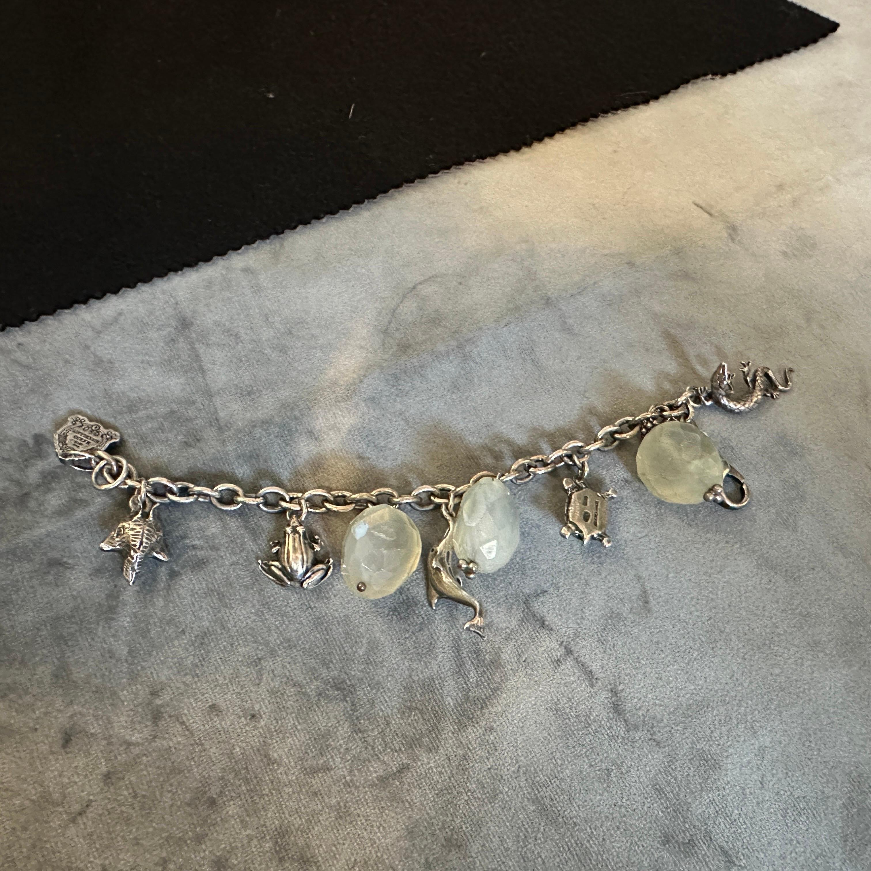 Donna Bracciale con charme in argento e agata di Mario Buccellati degli anni '80 in vendita