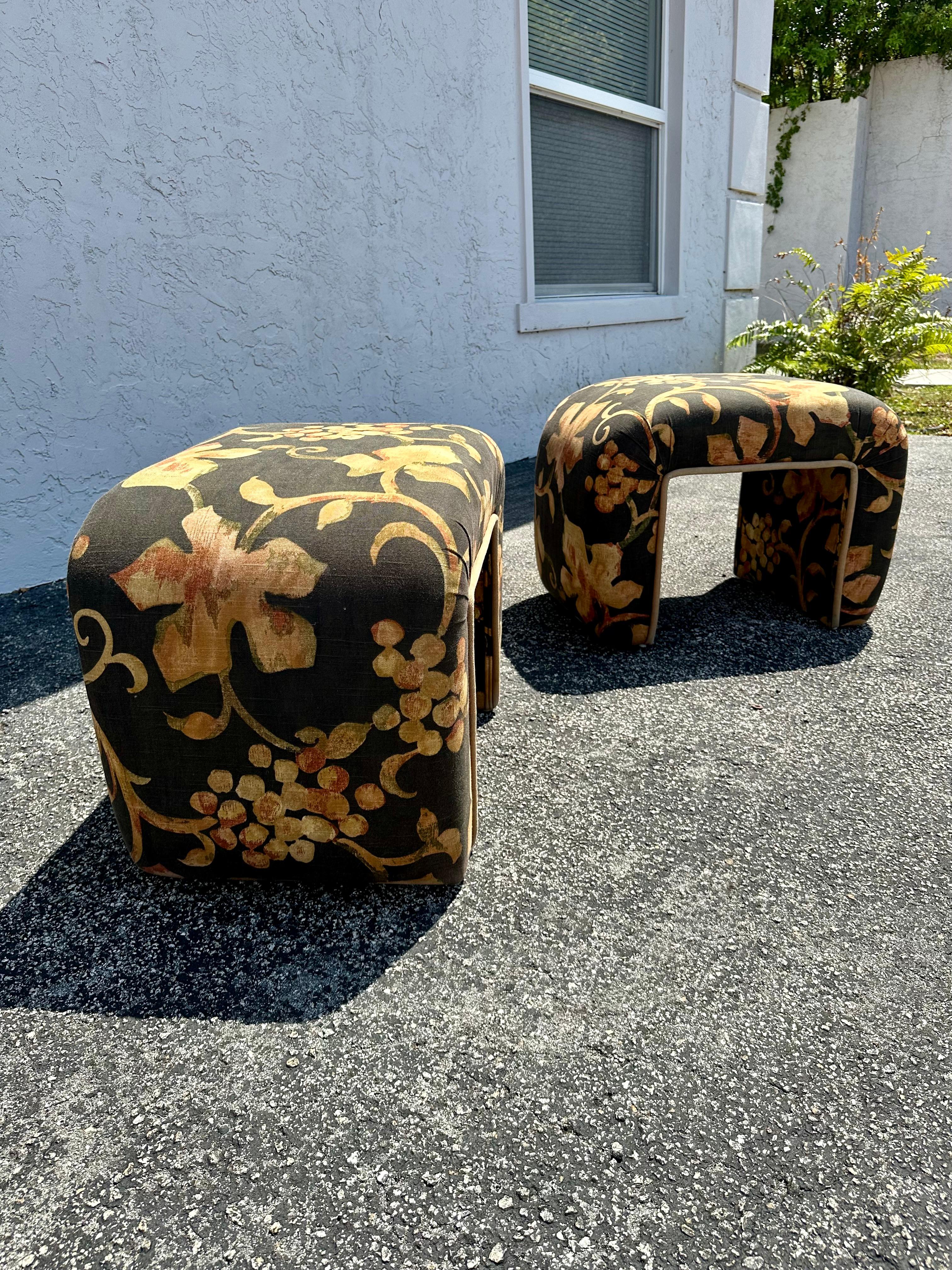 Fin du 20e siècle 1980 Steve Chase Waterfall Black Gold Floral Chintz Benches Stools , Set of 2 en vente