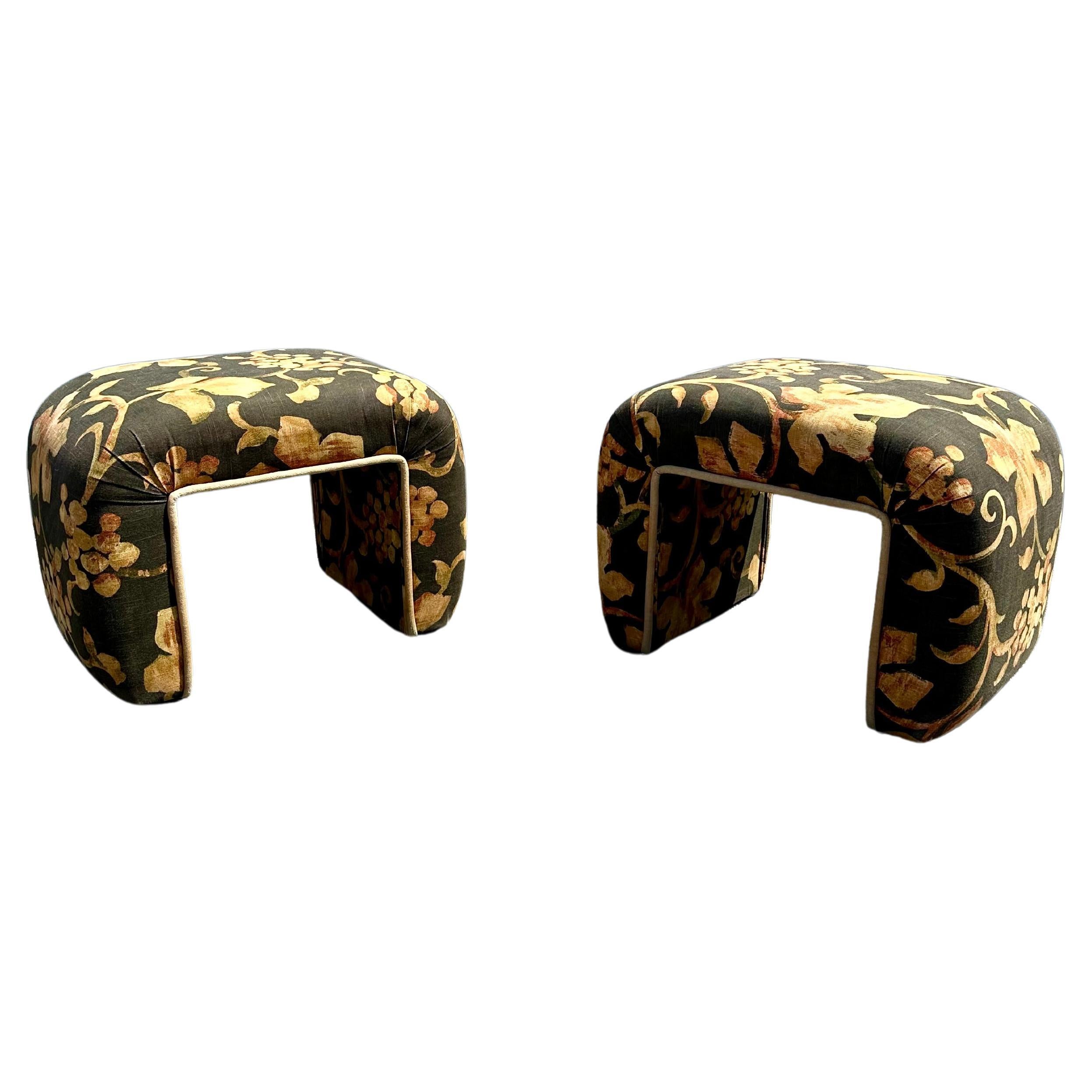 1980 Steve Chase Waterfall Black Gold Floral Chintz Benches Stools , Set of 2 en vente