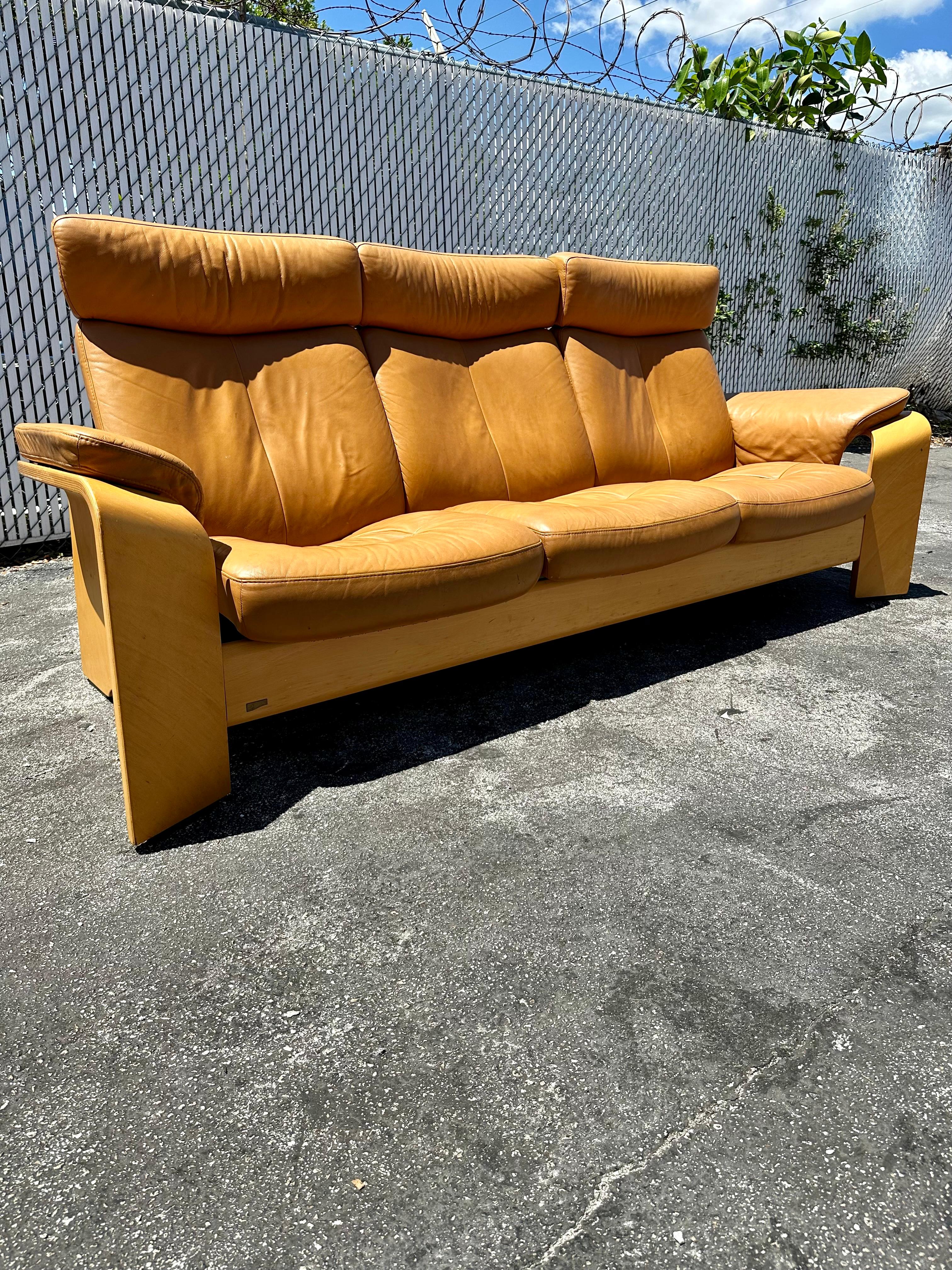 Mid-Century Modern 1980s Stressless Tan Leather Teak Wood Reclining Sofa For Sale