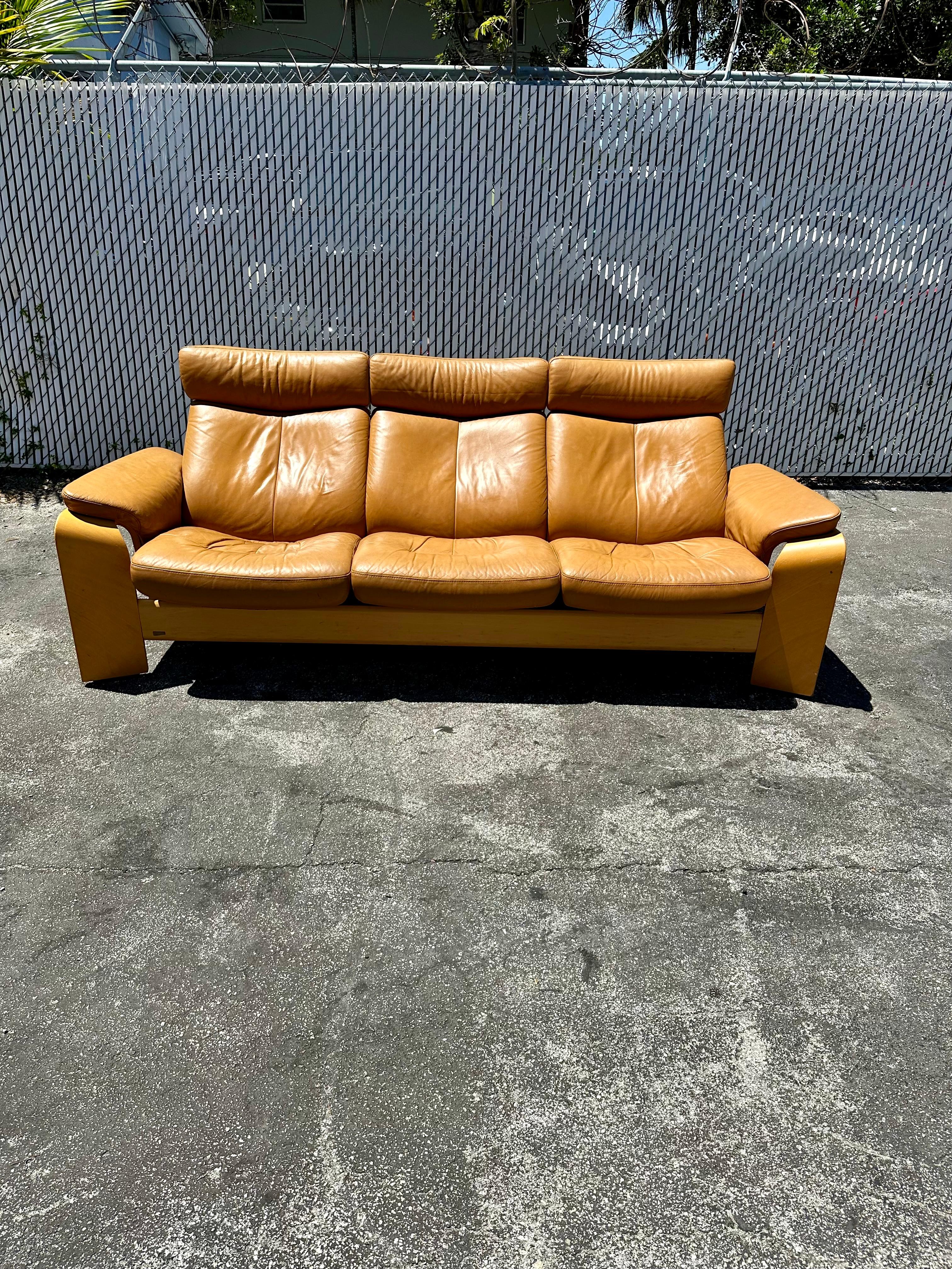 Late 20th Century 1980s Stressless Tan Leather Teak Wood Reclining Sofa For Sale