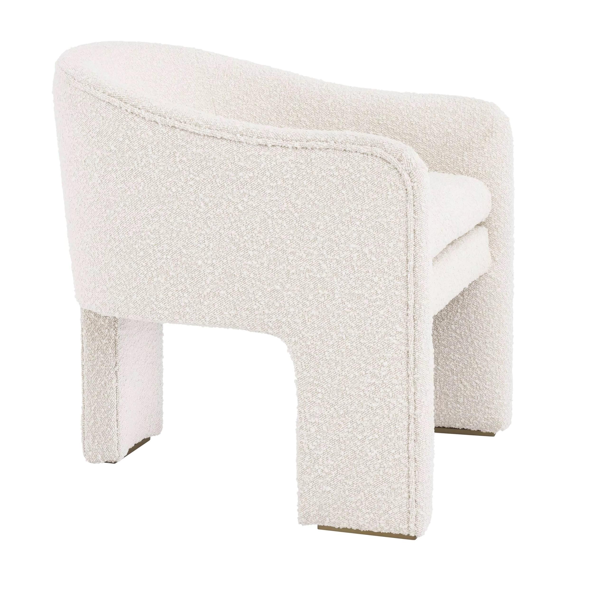 Einladend geformter Sessel im italienischen Design der 1980er Jahre, ganz in beigem Bouclé-Stoff und mit Füßen aus Messing.