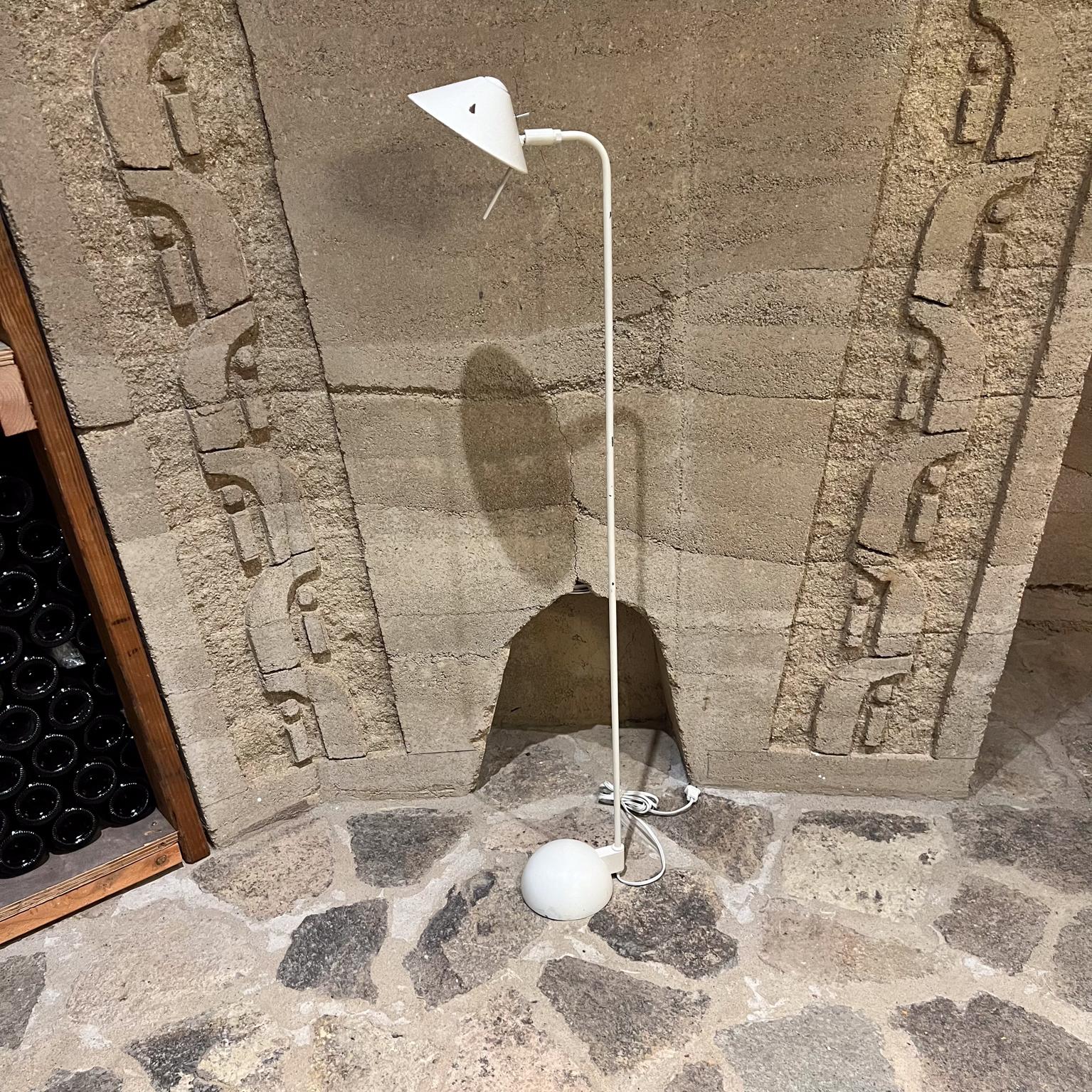 Lampadaire de lecture pour pharmacie moderne blanc Koch & Lowy des années 1980 en vente 2