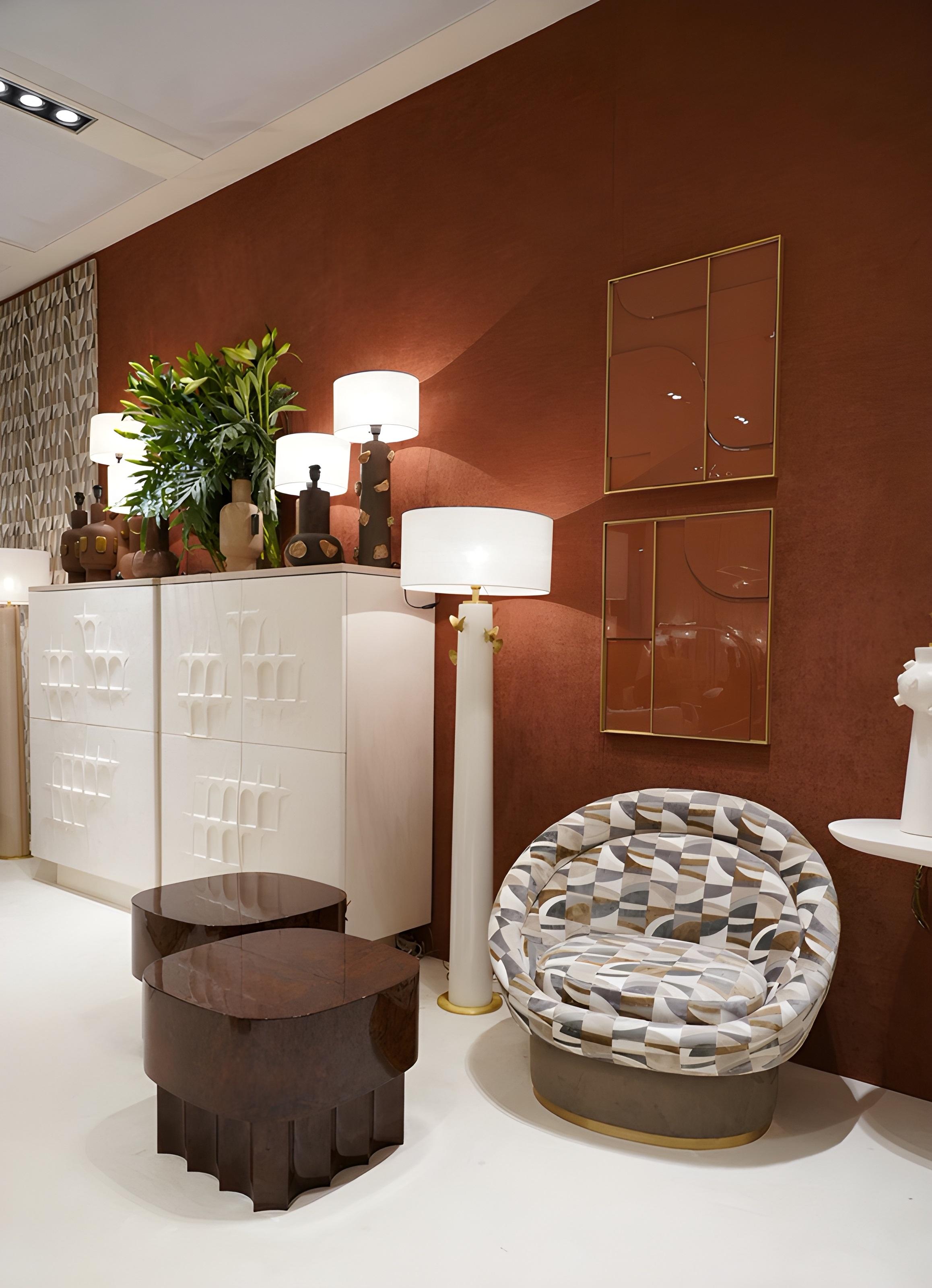 Moderno Armadio intonacato bianco in stile anni '80 con ante ad arco scolpite di José Castro in vendita