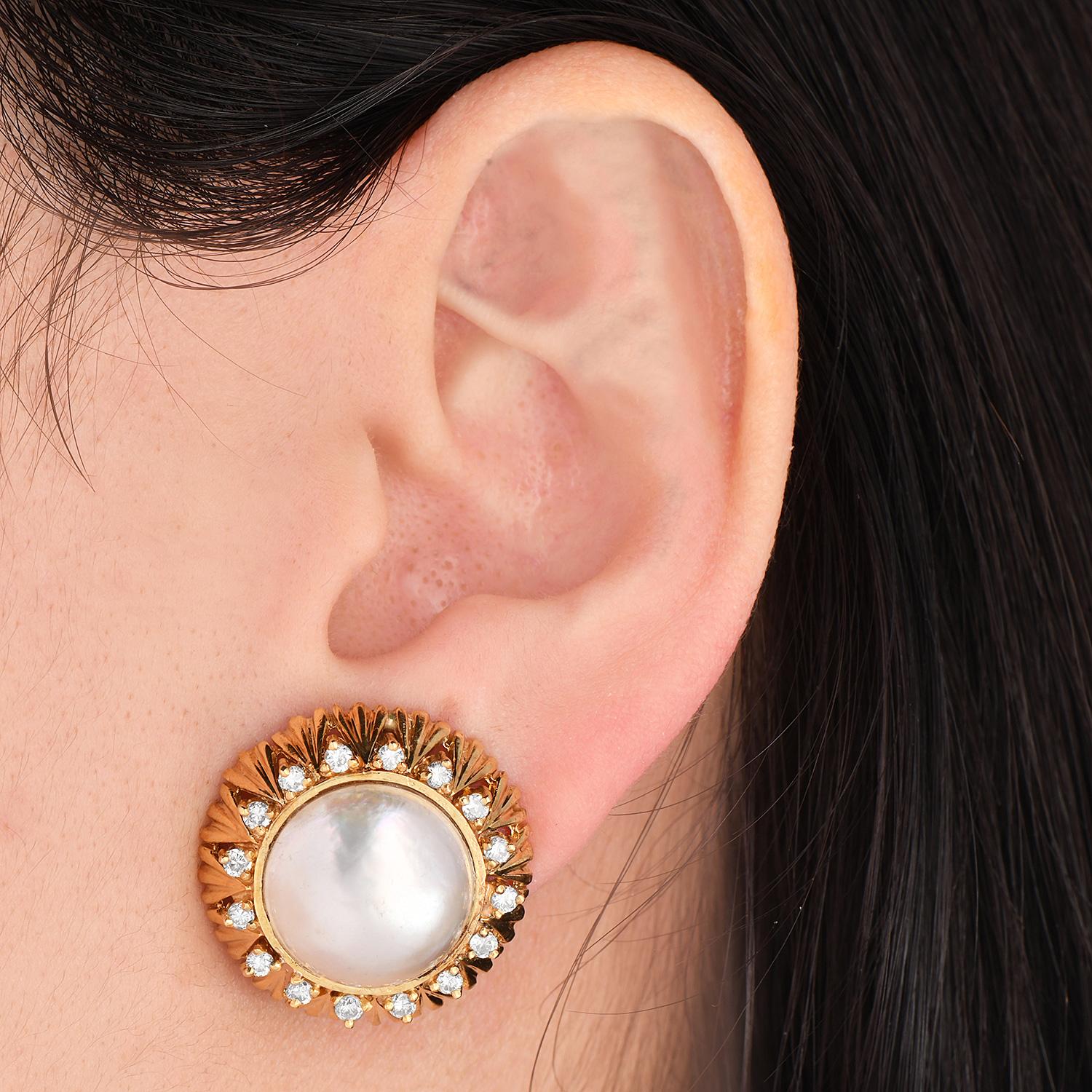 Round Cut  1980's Sunflower Diamond Pearl 18k Gold Clip-on Stud Earrings For Sale