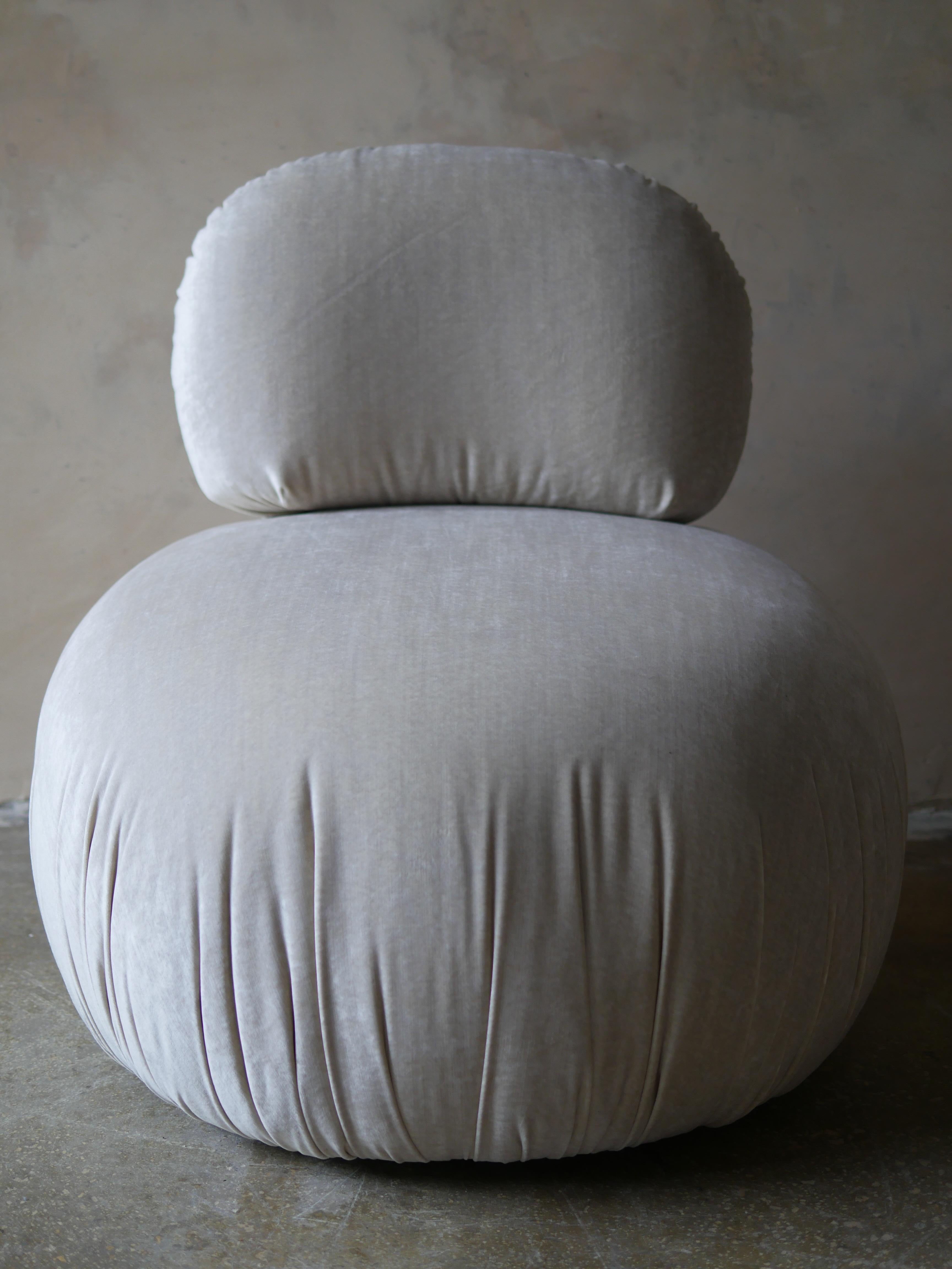 Americano Pouf girevole di design degli anni '80 con velluto di seta Lee Jofa personalizzato in vendita