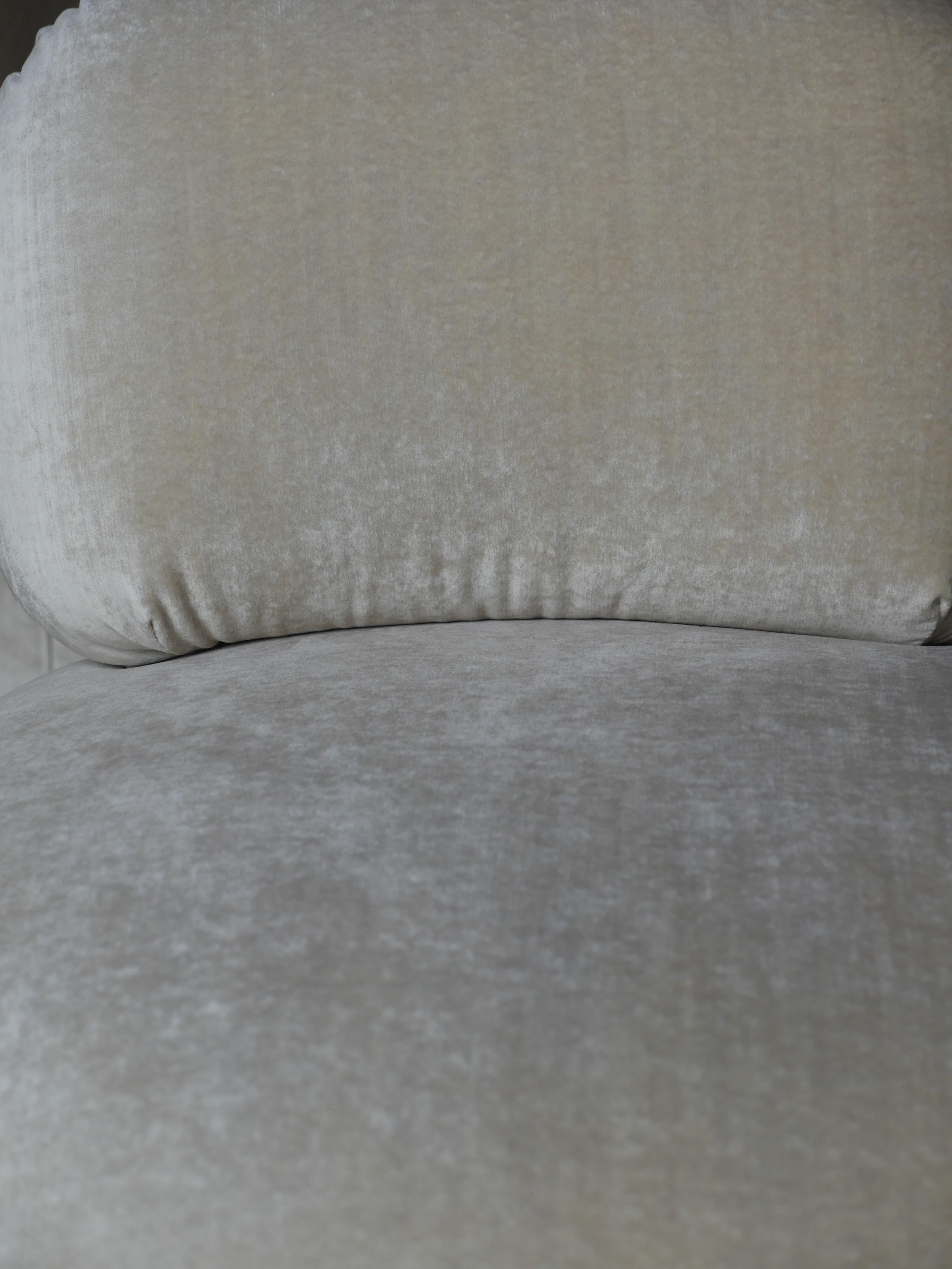 Pouf girevole di design degli anni '80 con velluto di seta Lee Jofa personalizzato In condizioni buone in vendita a Miami, FL