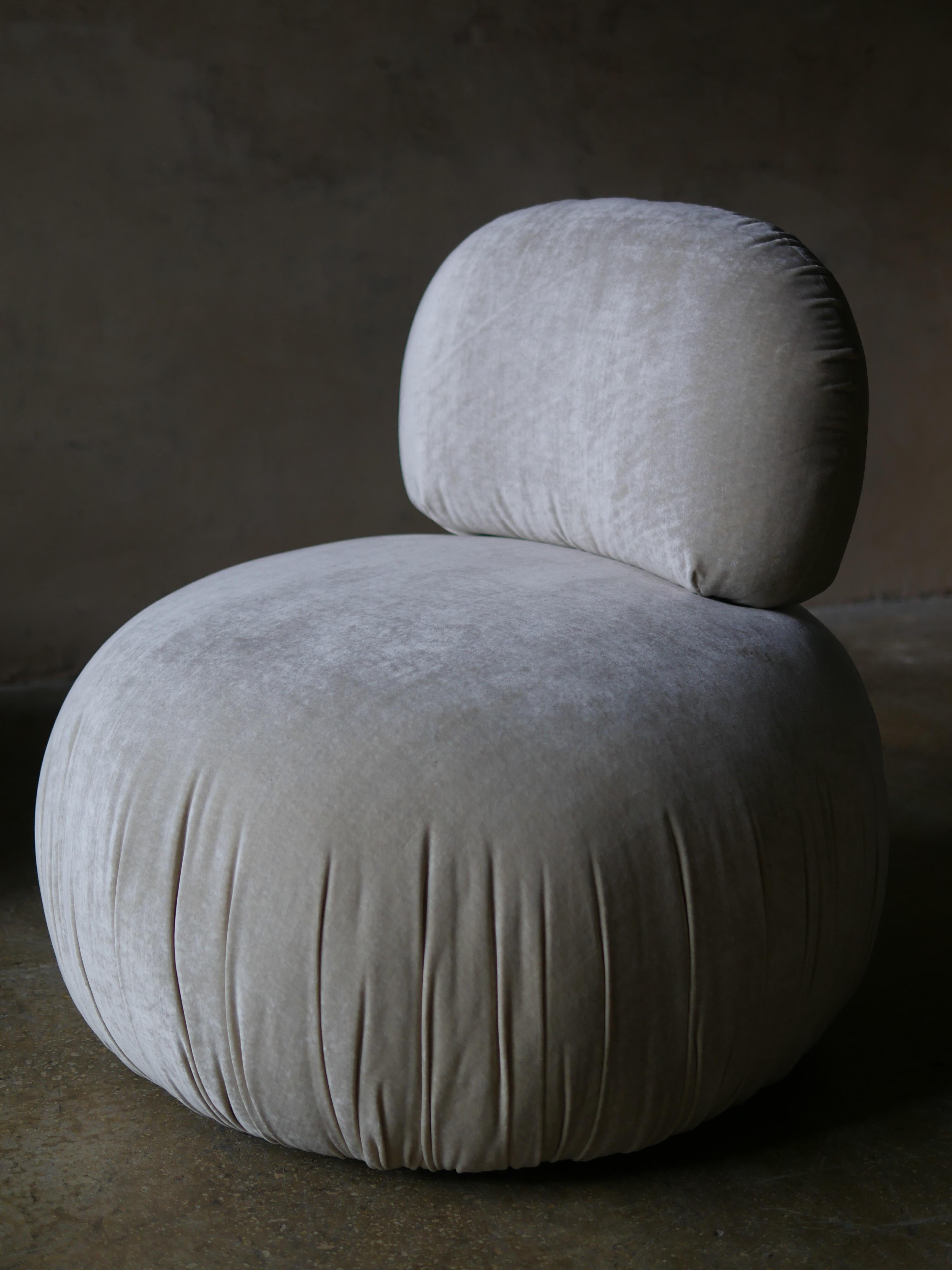 Pouf girevole di design degli anni '80 con velluto di seta Lee Jofa personalizzato in vendita 1
