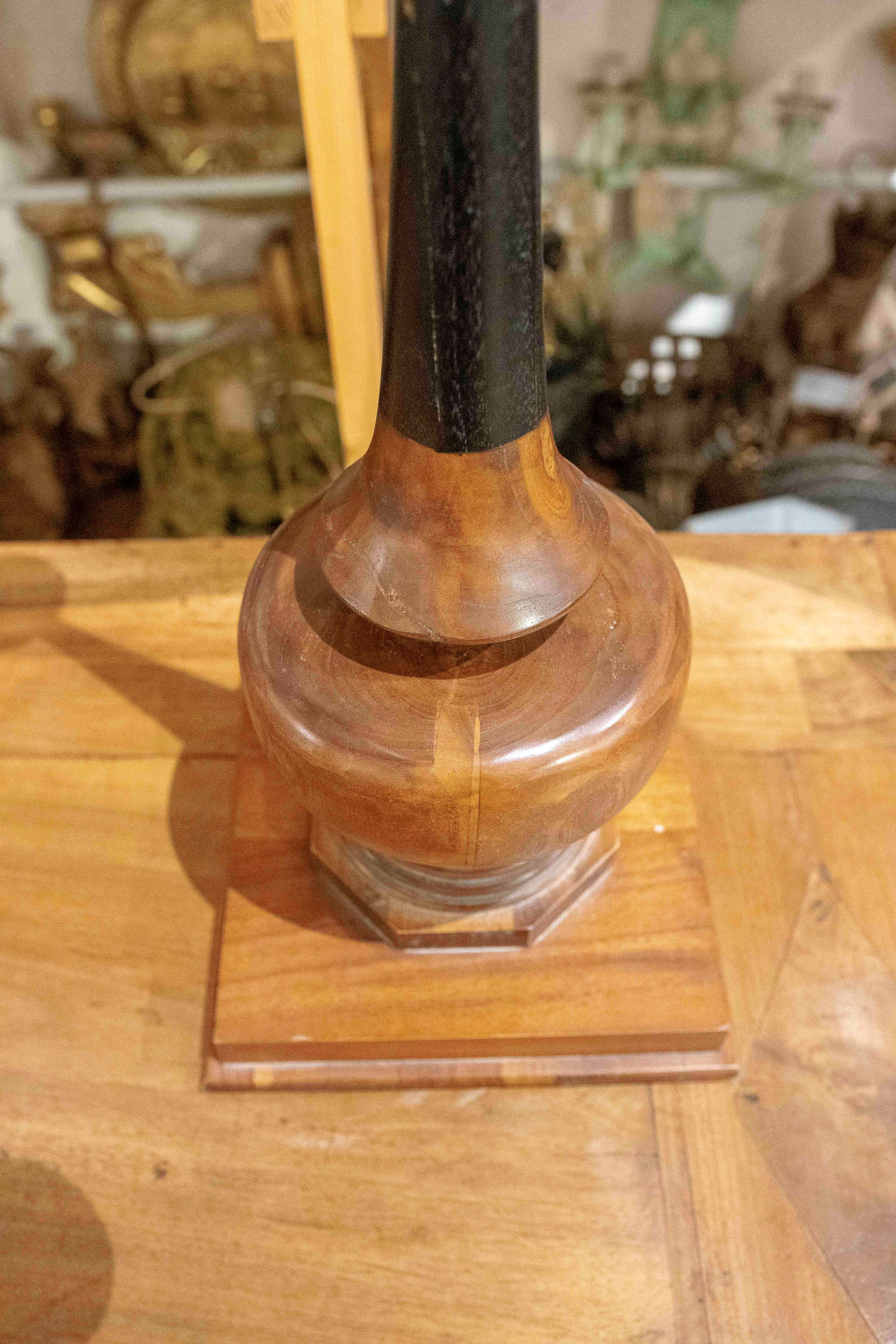 1980s Table Lamp in two types of Wood with Sculptural Design For Sale 2