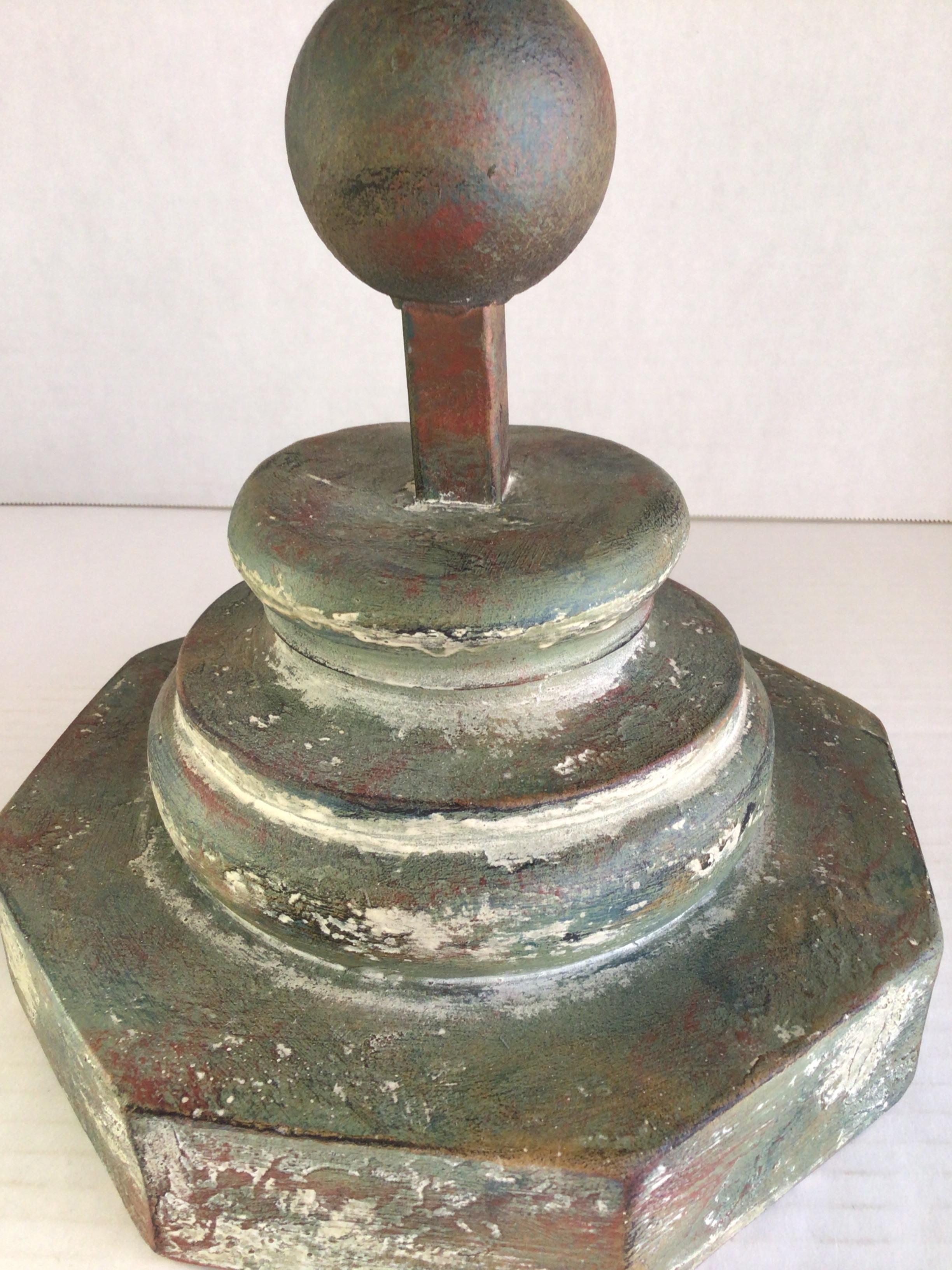 Lampada da tavolo degli anni '80 con paralume in tiglio patinato in vendita 4