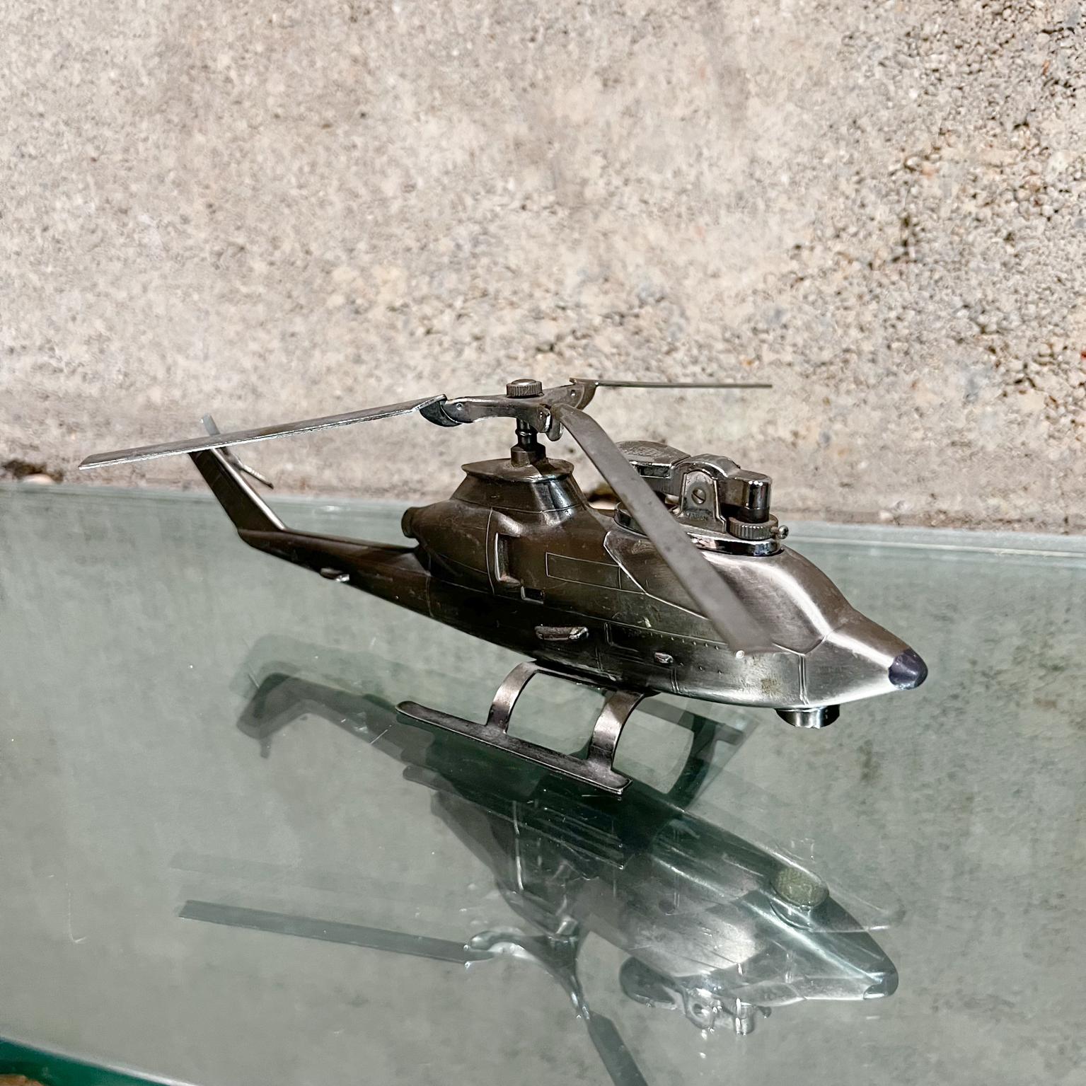 Moderne 1980 Briquet de table chromé Huey Cobra Helicopter Japon en vente