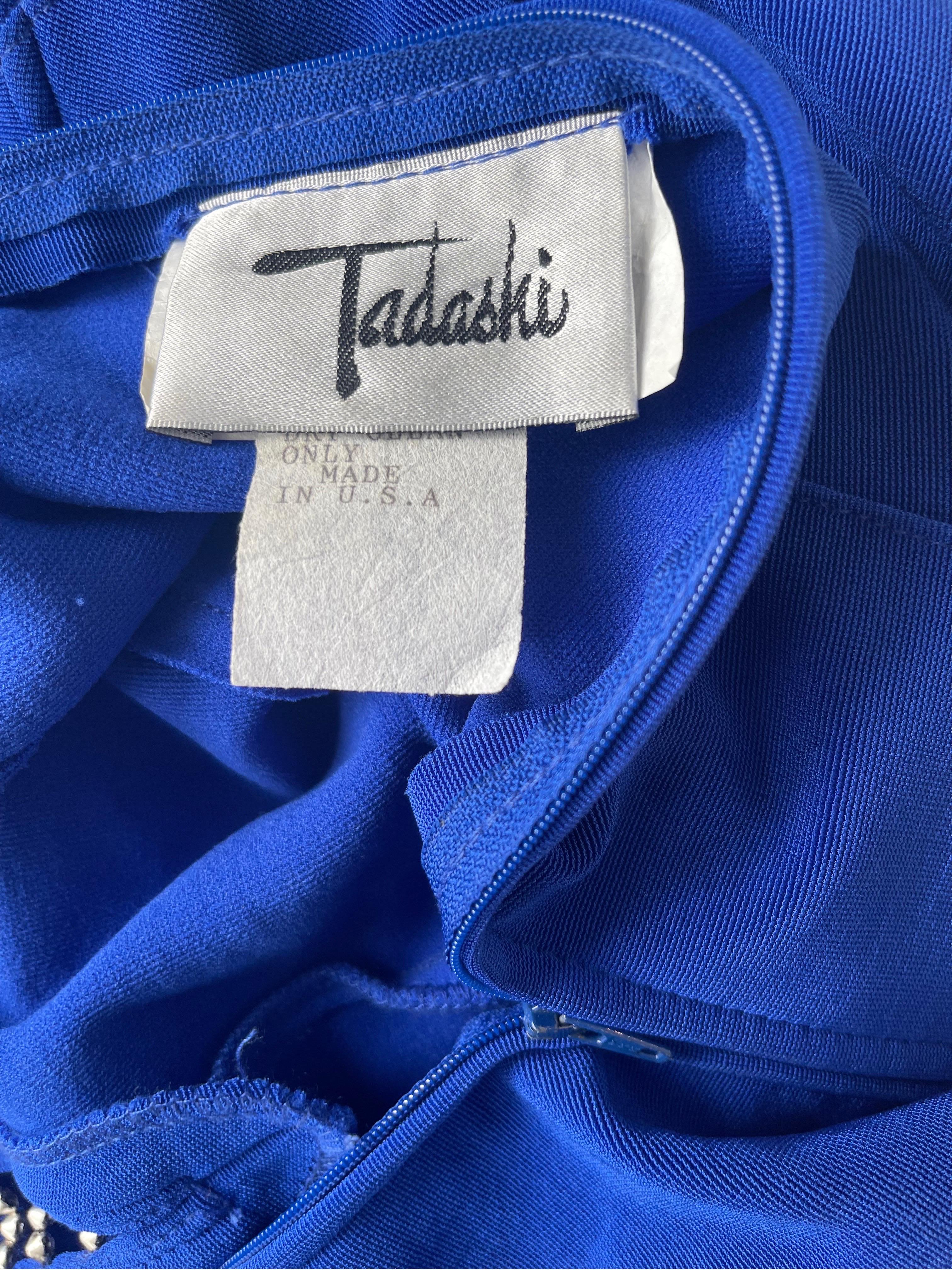 Awesome 1980s TADASHI königsblau Strass verkrustete Overall ! Hunderte von Strasssteinen sind auf den Ausschnitten am vorderen Hals verziert. Verdeckter Reißverschluss auf der Rückseite mit Haken- und Ösenverschluss. Weiches Mischgewebe aus Nylon