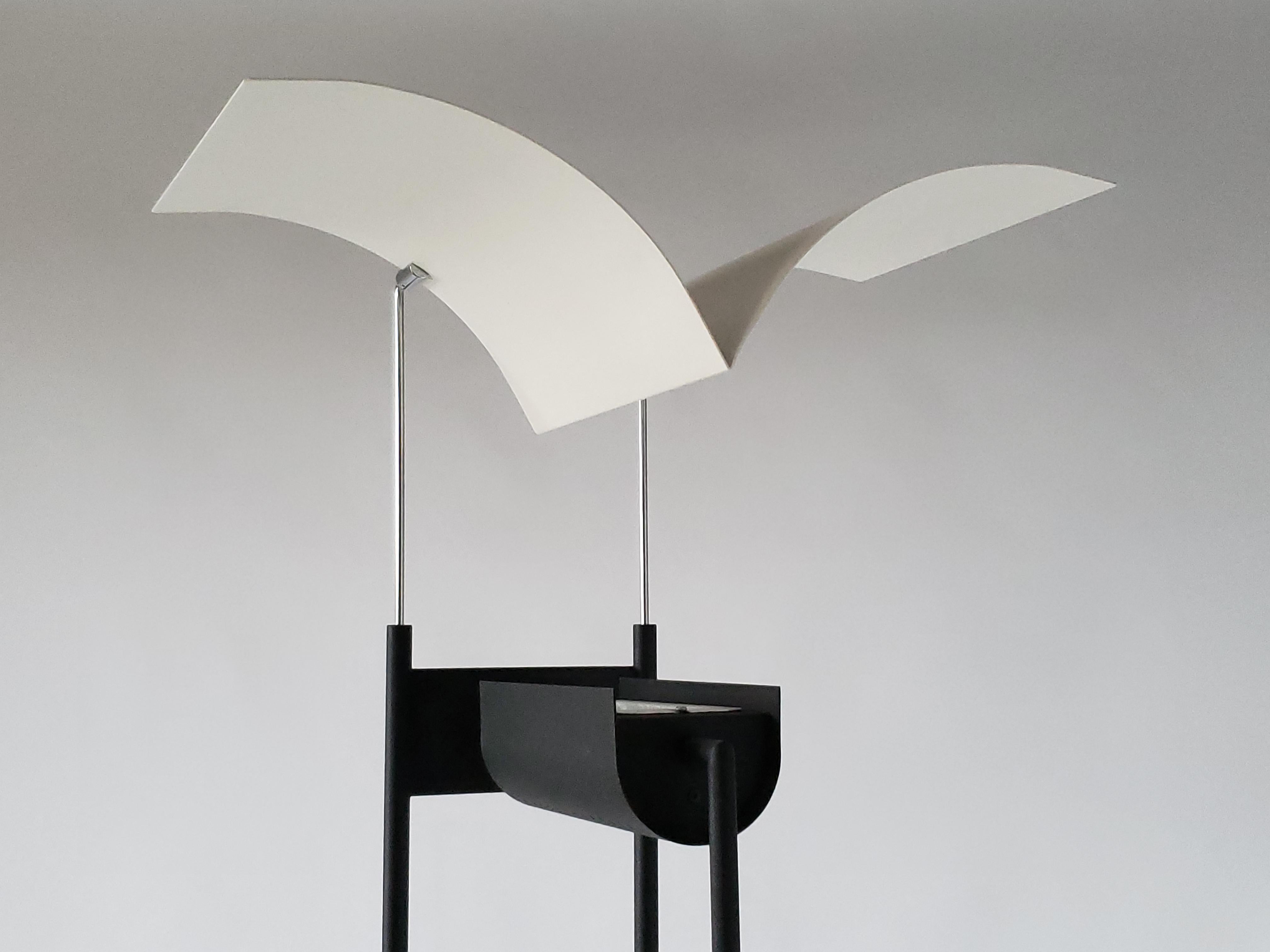 1980s Tall Halogen Floor Lamp 'Bird in Flight', Italy In Good Condition In St- Leonard, Quebec