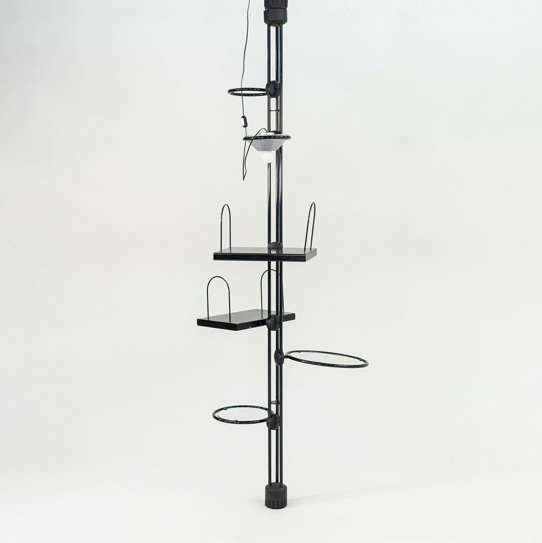 italien Lampadaire à tension Tarcisio Colzani pour Porada Arredi des années 1980 avec accessoires en vente