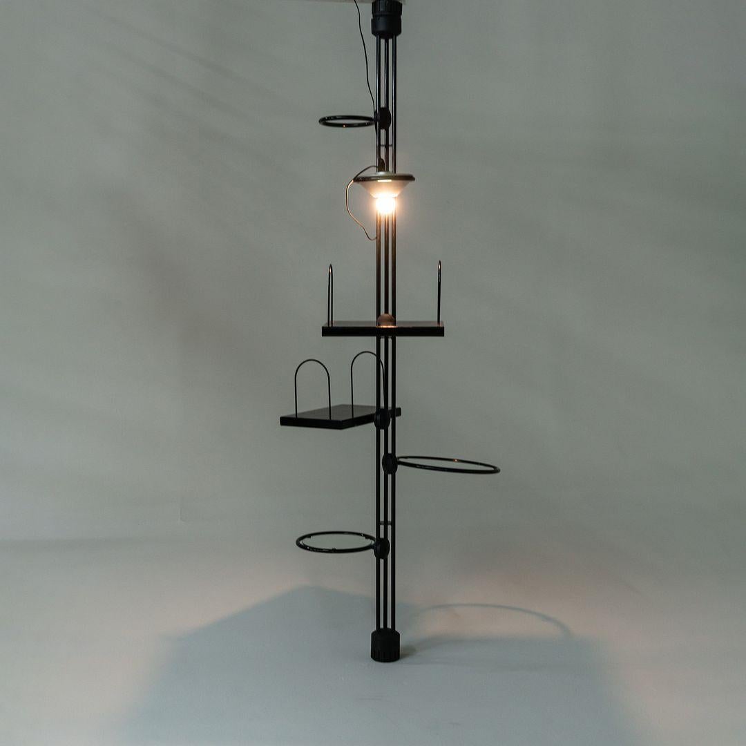 Fin du 20e siècle Lampadaire à tension Tarcisio Colzani pour Porada Arredi des années 1980 avec accessoires en vente