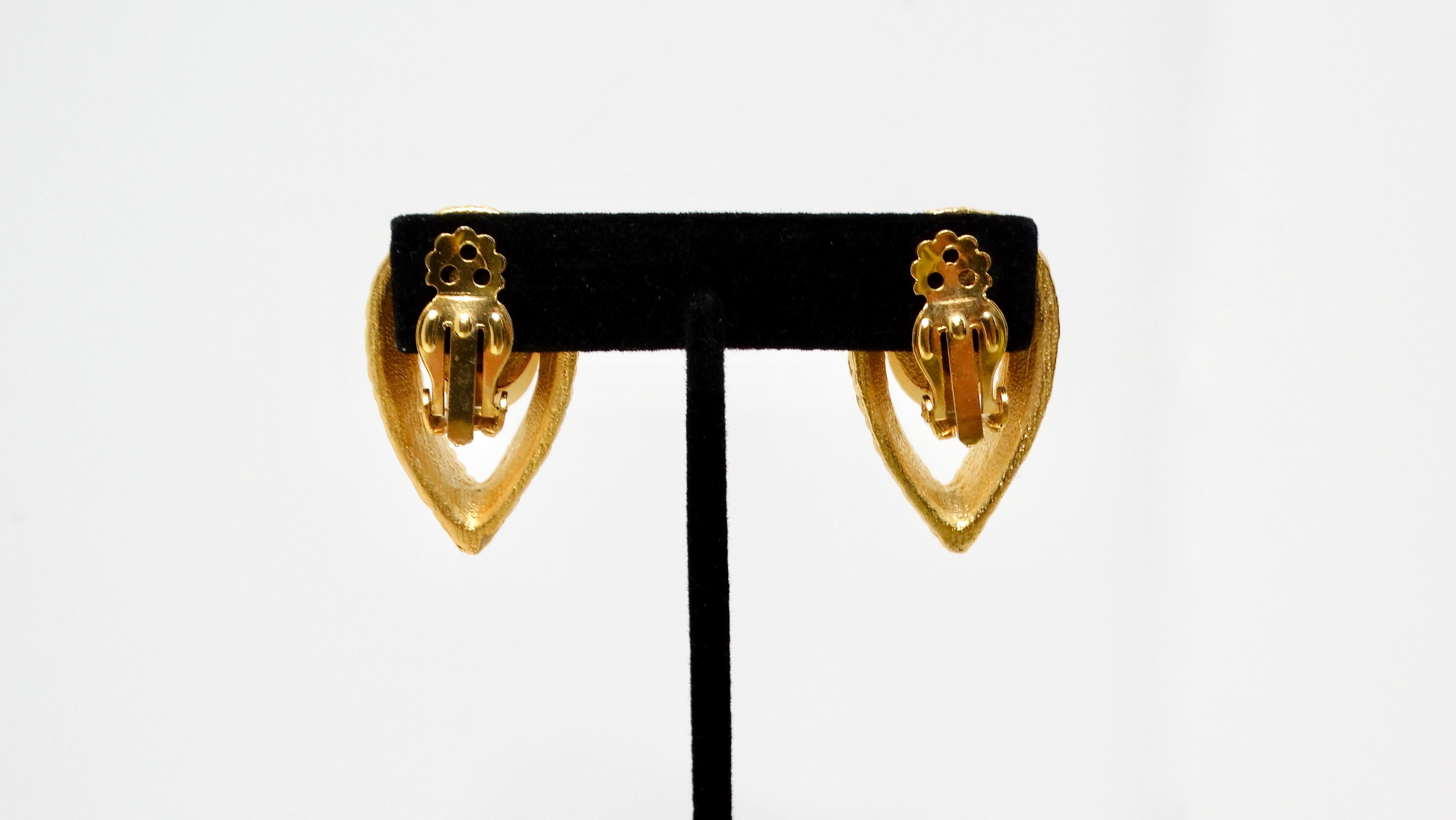 Women's 1980s Tear Drop Pearl & Gold-Tone Layered Chain Clip-On Earrings For Sale
