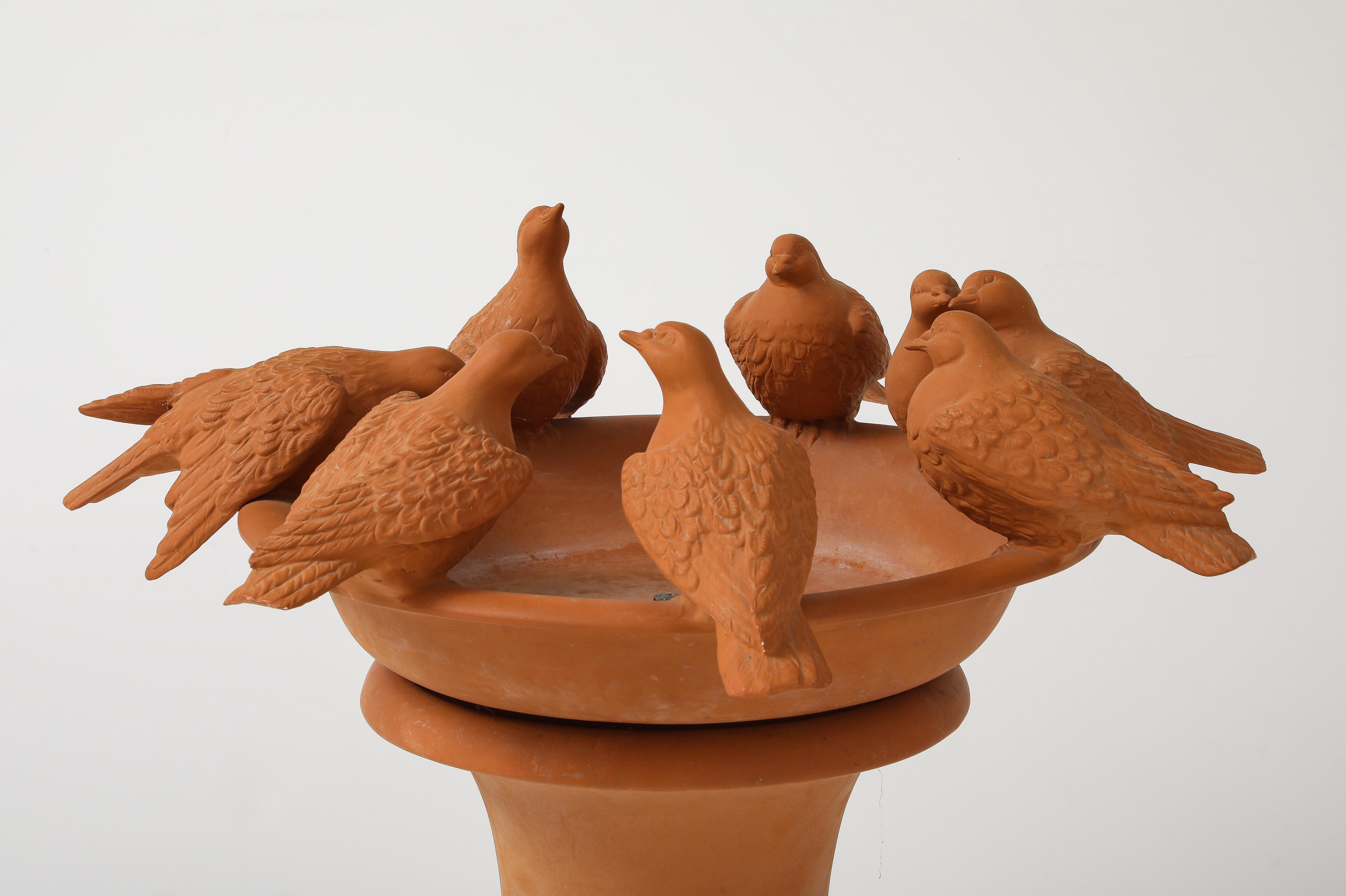 Fontaine à oiseaux décorative en terre cuite des années 1980 en vente 3