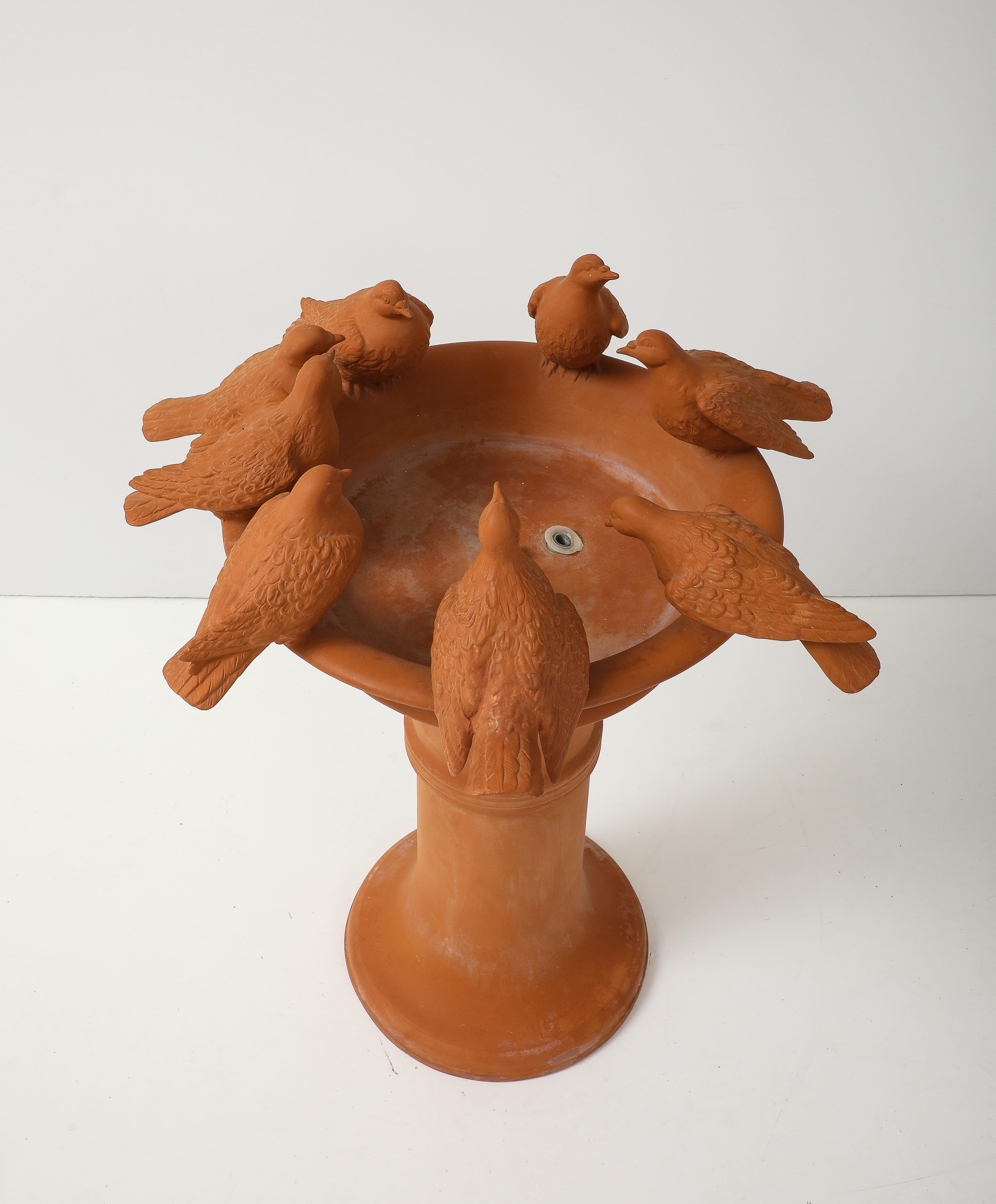 Fontaine à oiseaux décorative en terre cuite des années 1980 en vente 4