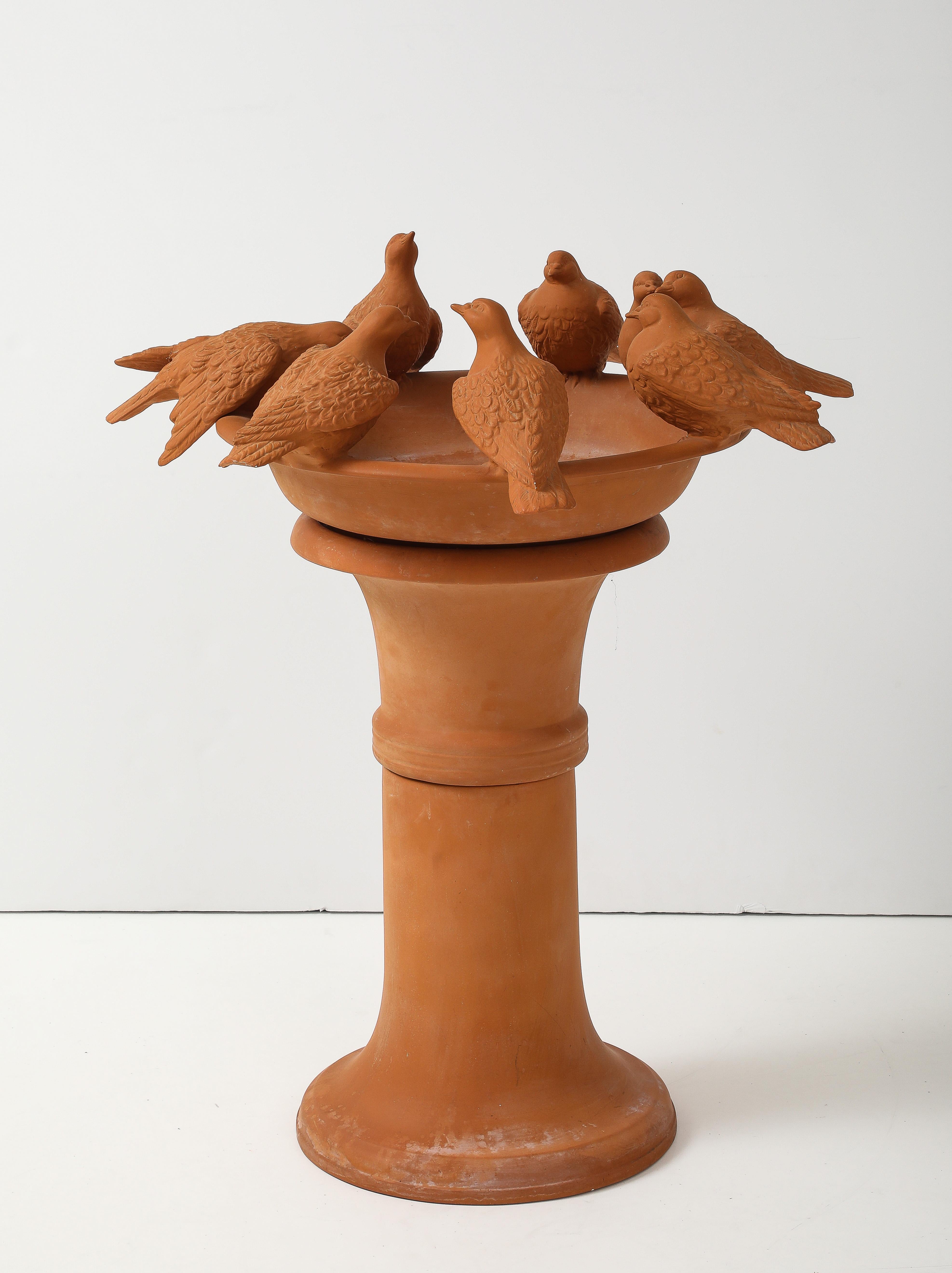 Fontaine à oiseaux décorative en terre cuite des années 1980 en vente 6