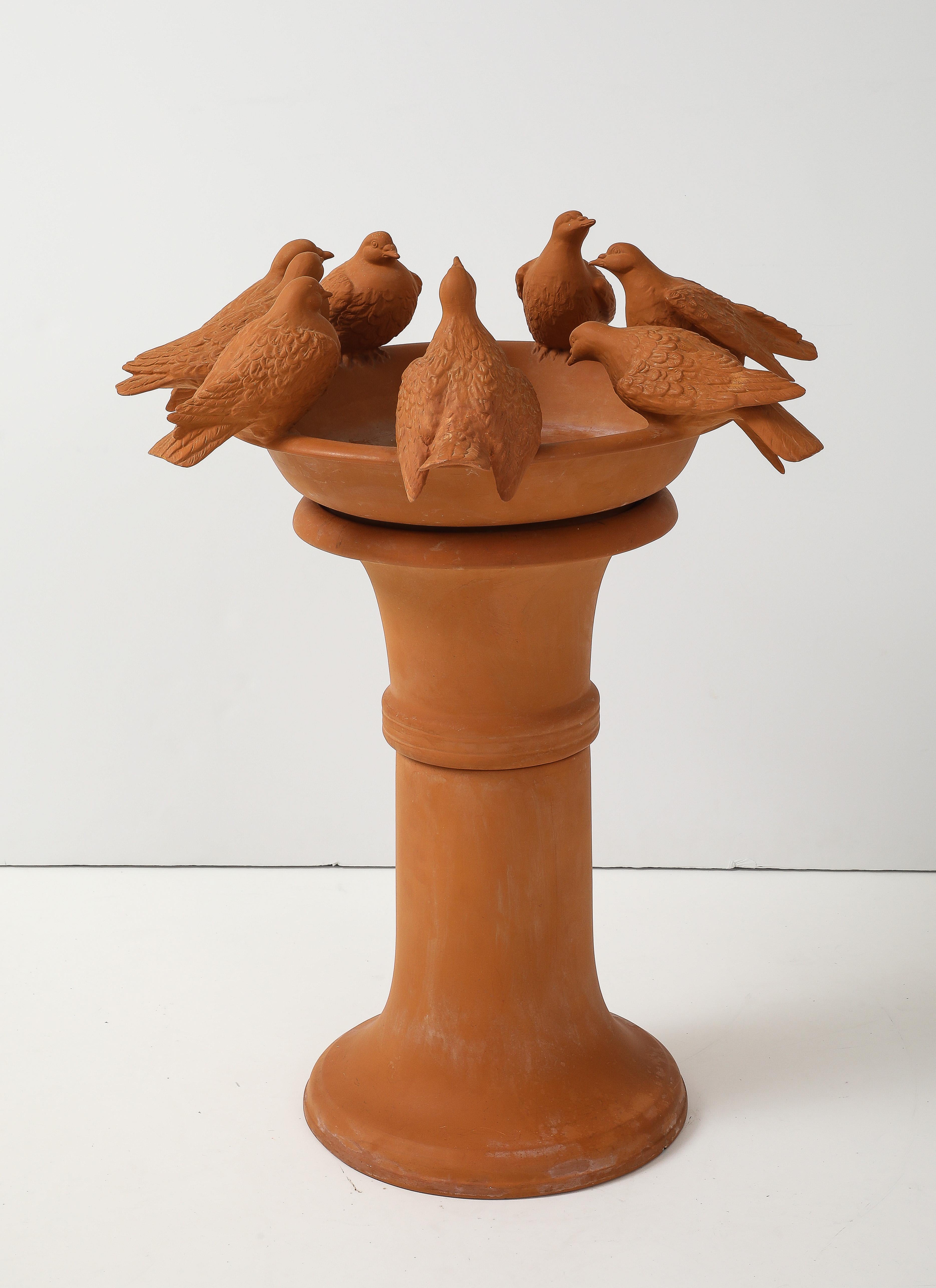 Mid-Century Modern Fontaine à oiseaux décorative en terre cuite des années 1980 en vente