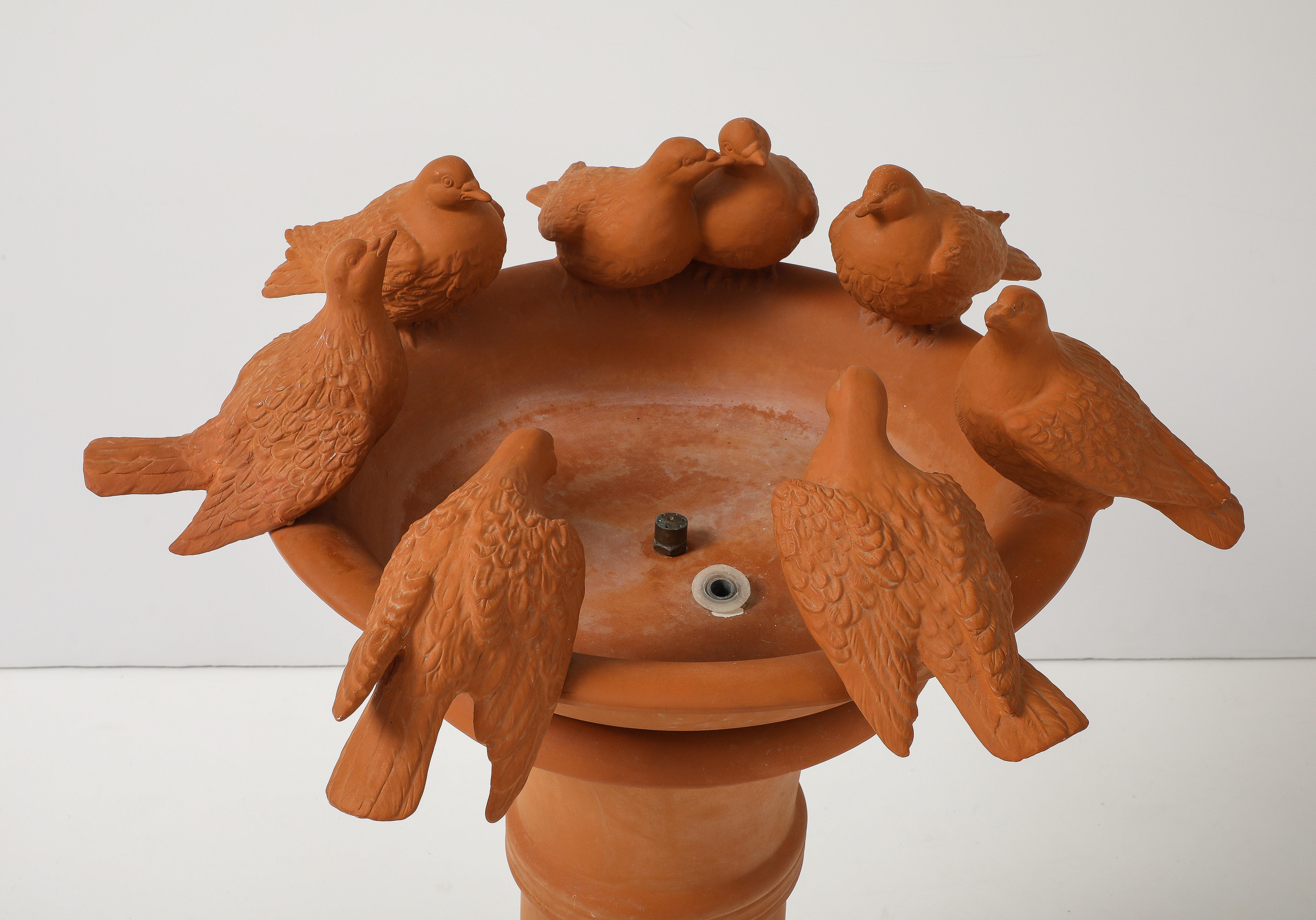 italien Fontaine à oiseaux décorative en terre cuite des années 1980 en vente