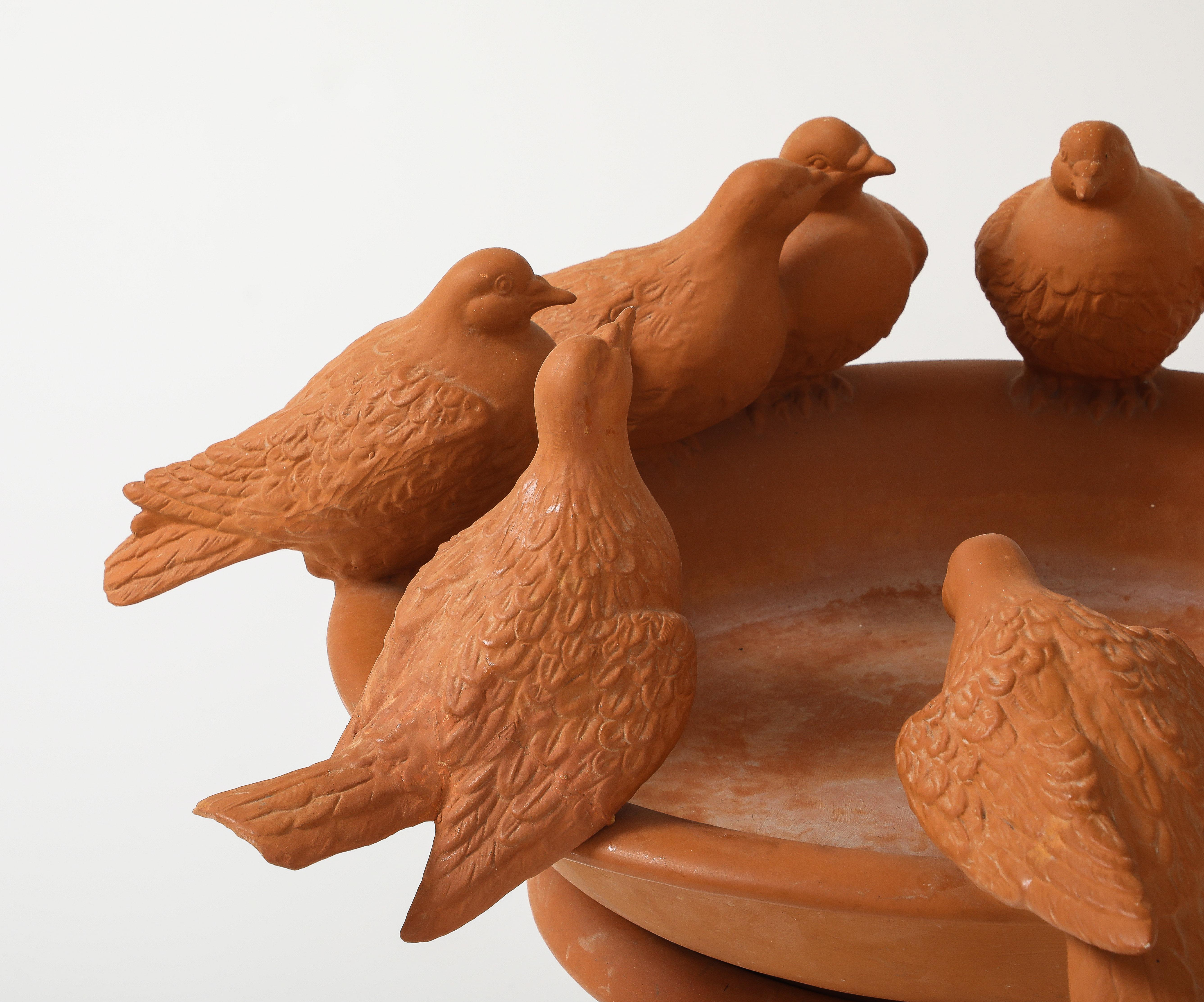 Fontaine à oiseaux décorative en terre cuite des années 1980 en vente 2