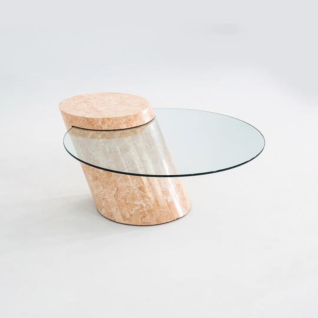 Table basse en porte-à-faux en marbre tessellé et verre des années 1980 en vente 3