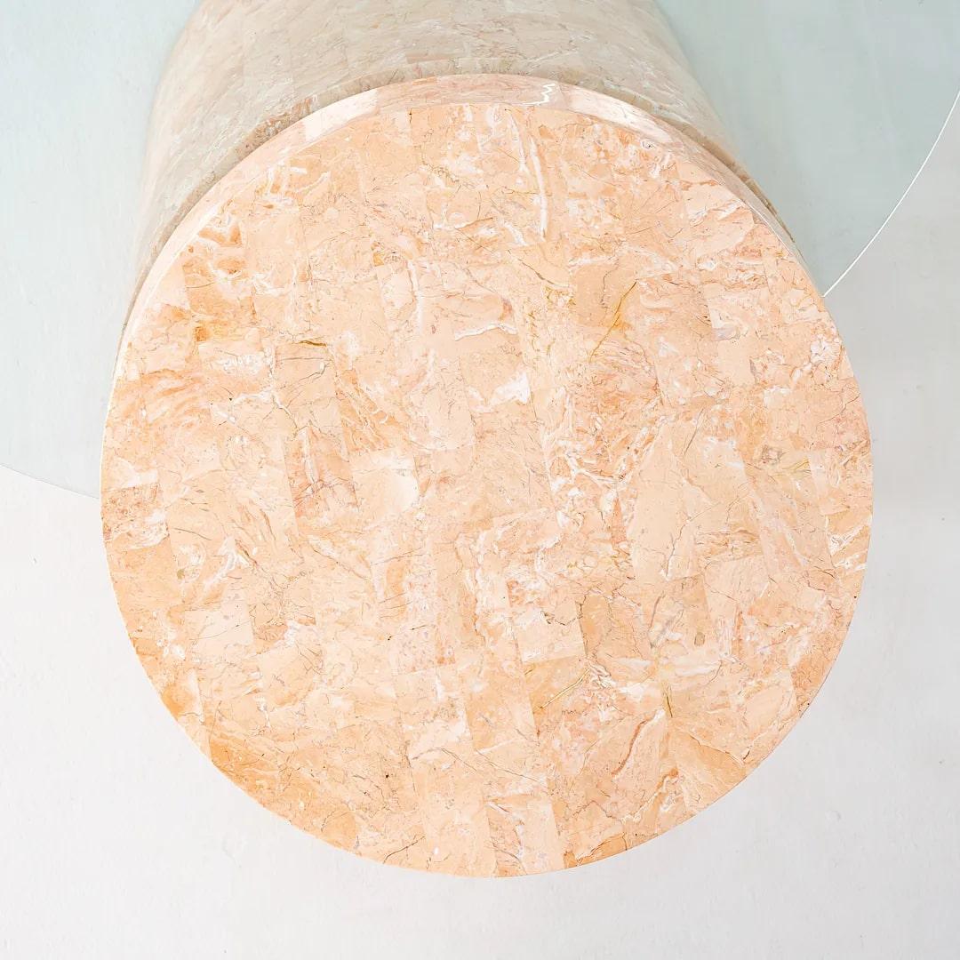 Table basse en porte-à-faux en marbre tessellé et verre des années 1980 en vente 1