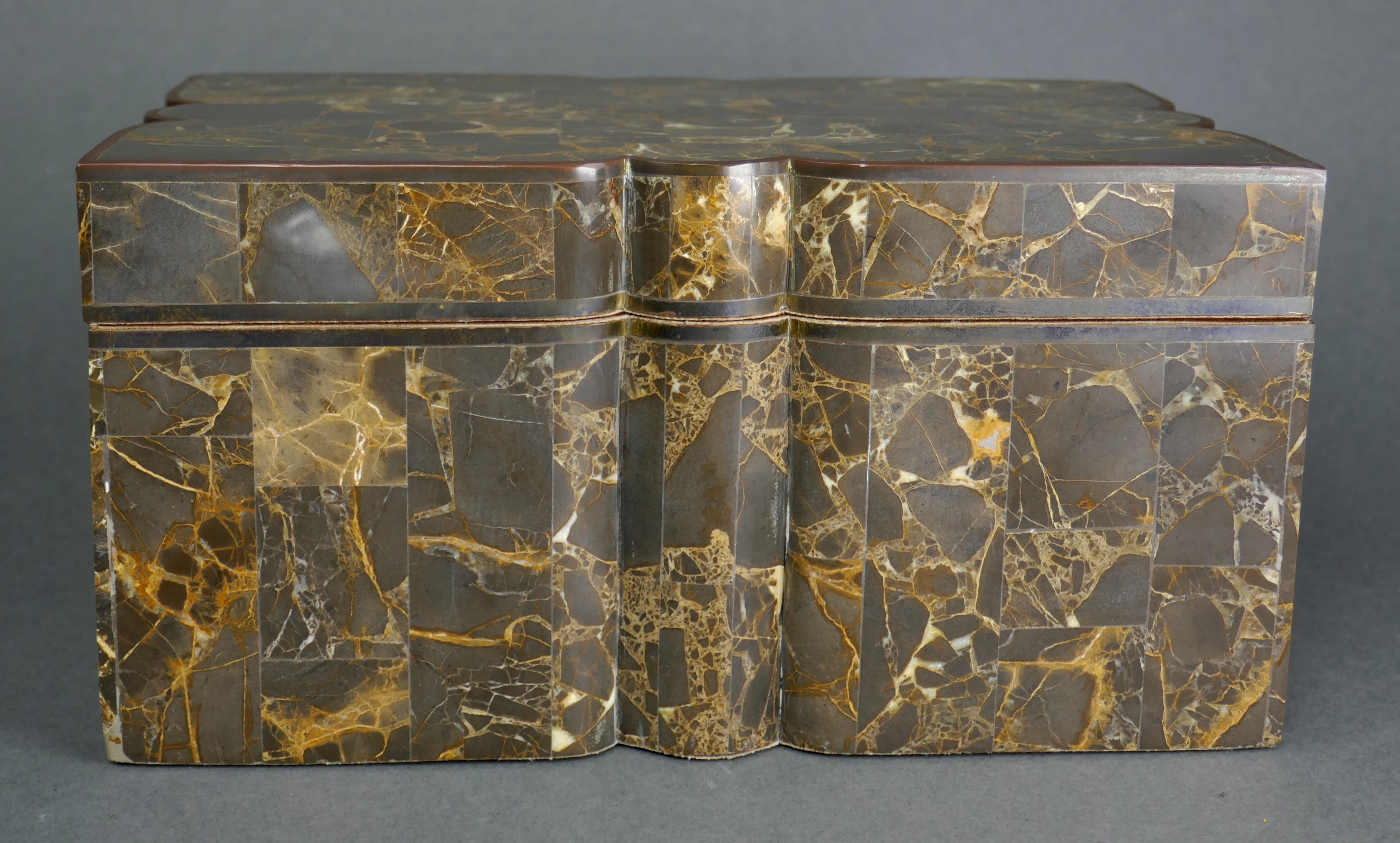 Scatola con coperchio in pietra e ottone tessellato di Desia del 1980 in vendita 2