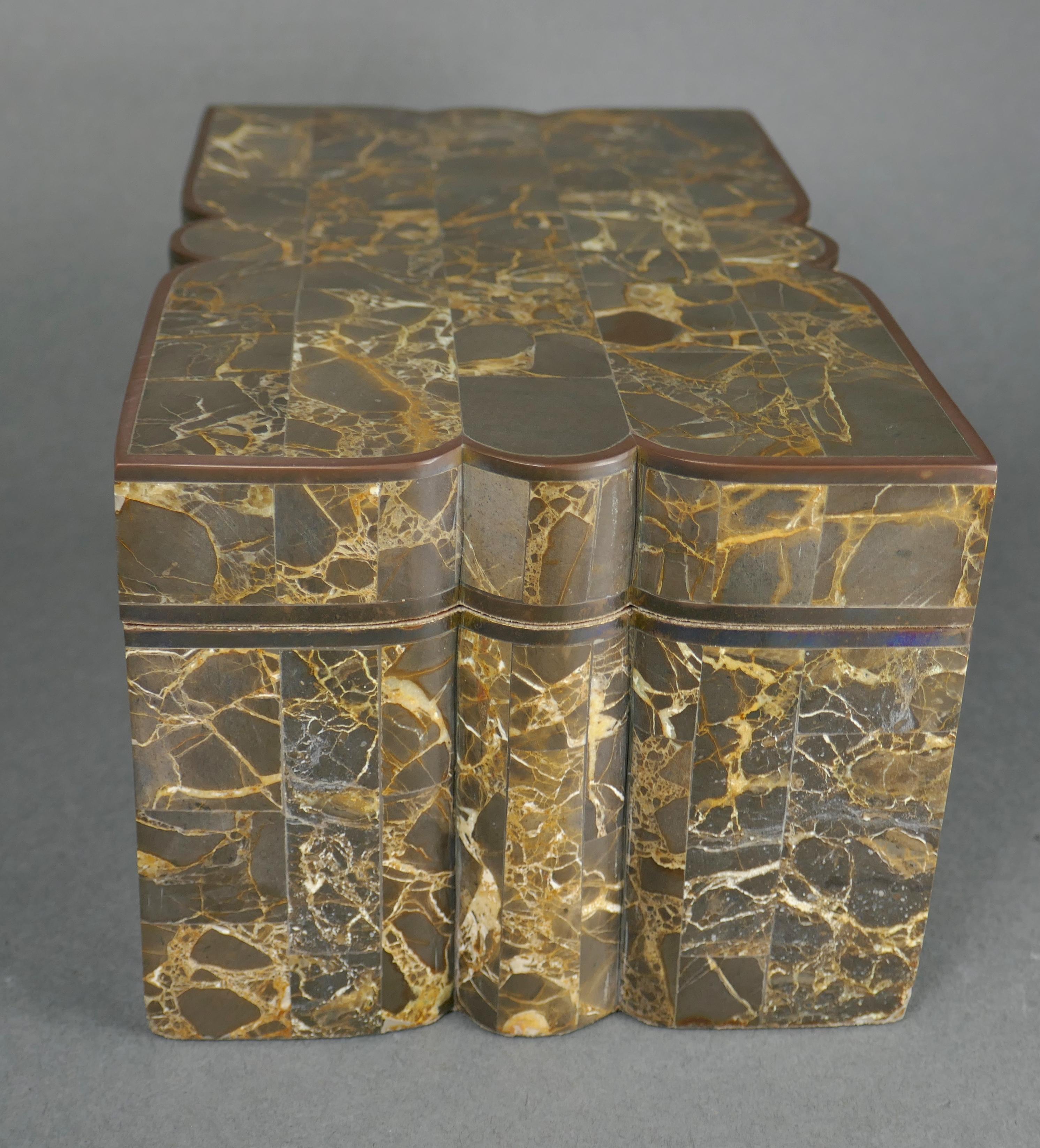Scatola con coperchio in pietra e ottone tessellato di Desia del 1980 in vendita 3