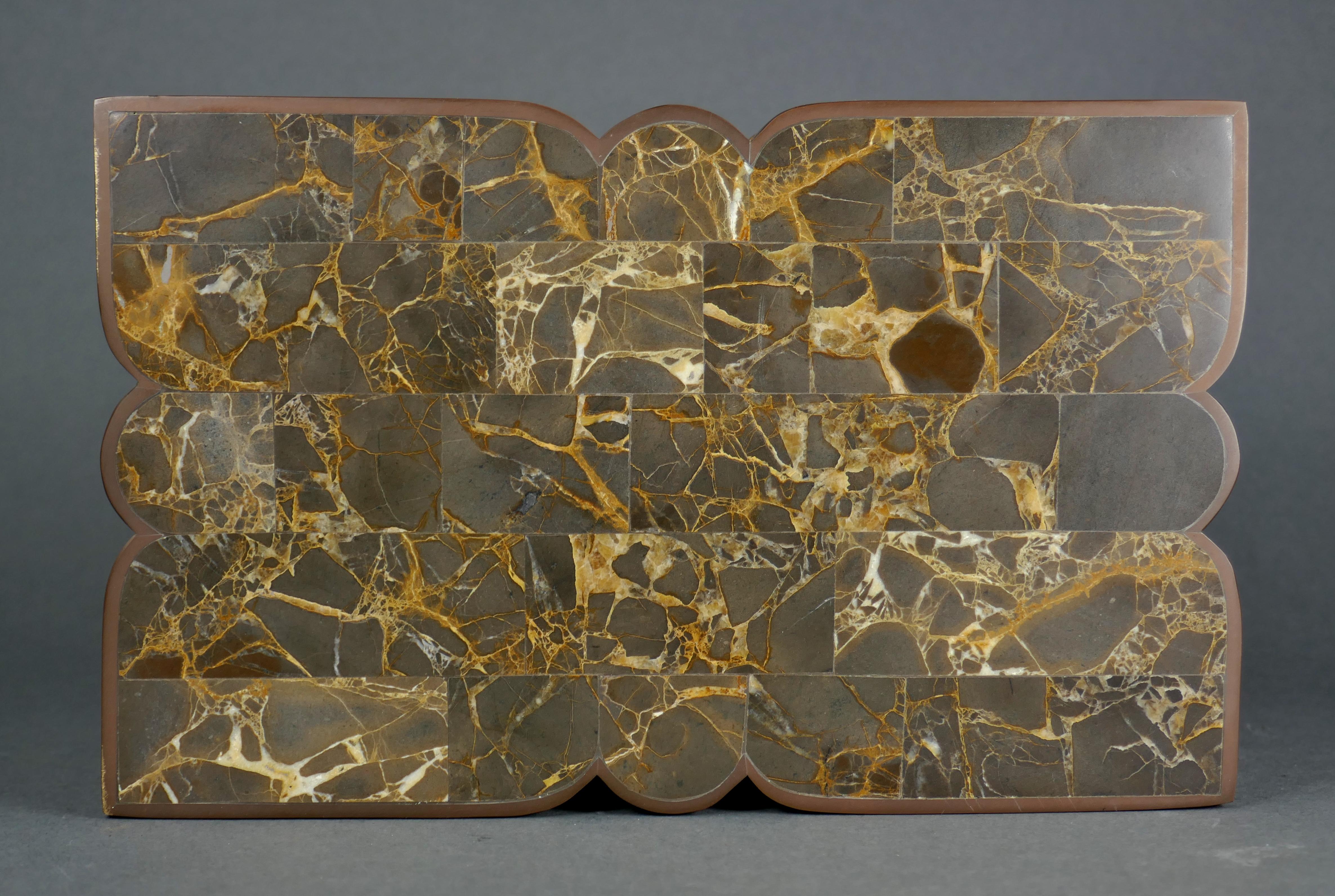 Pietra Scatola con coperchio in pietra e ottone tessellato di Desia del 1980 in vendita
