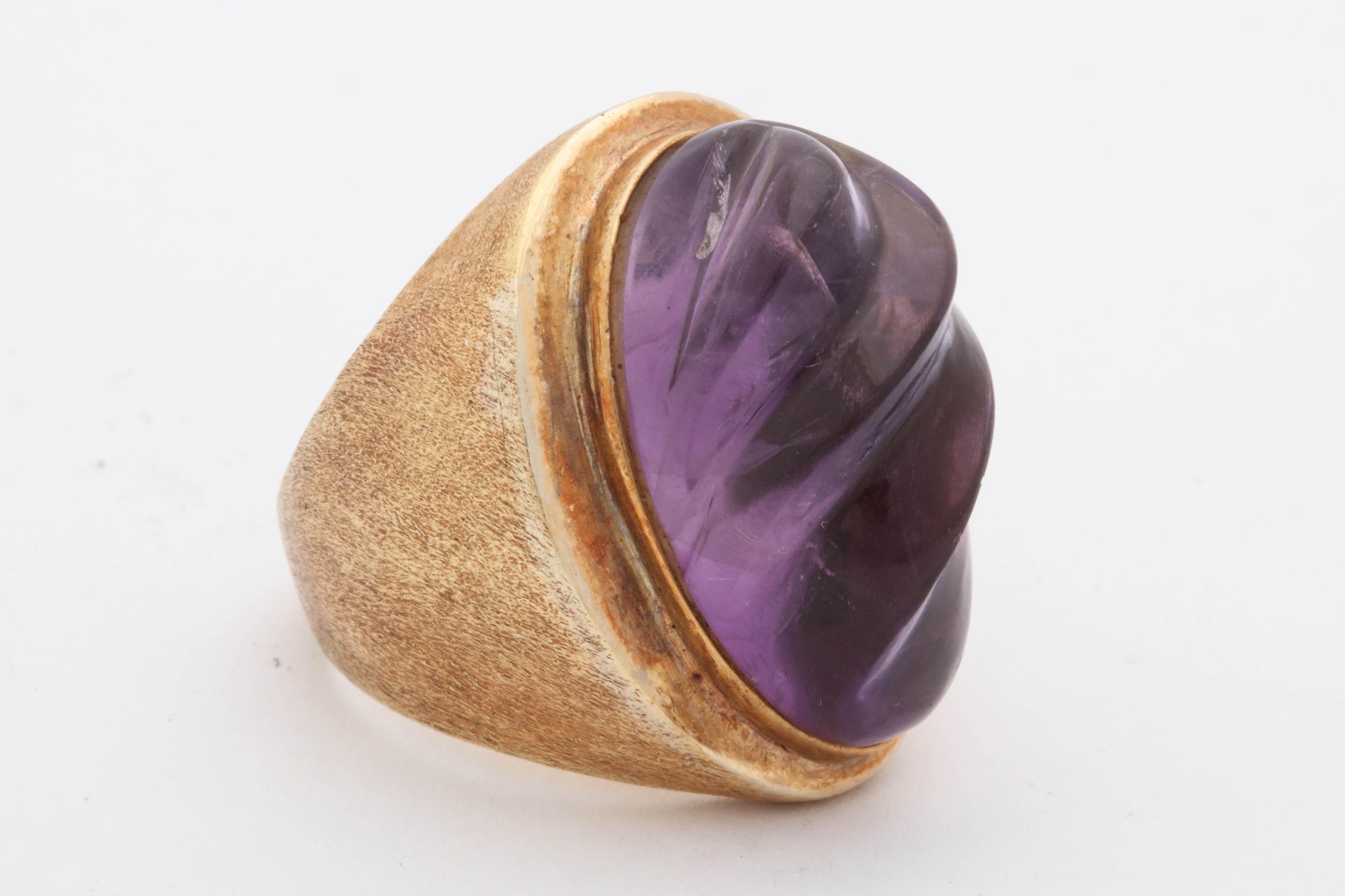 1980s Textured Carved Amethyst and Engraved Gold Cocktail Ring 6
