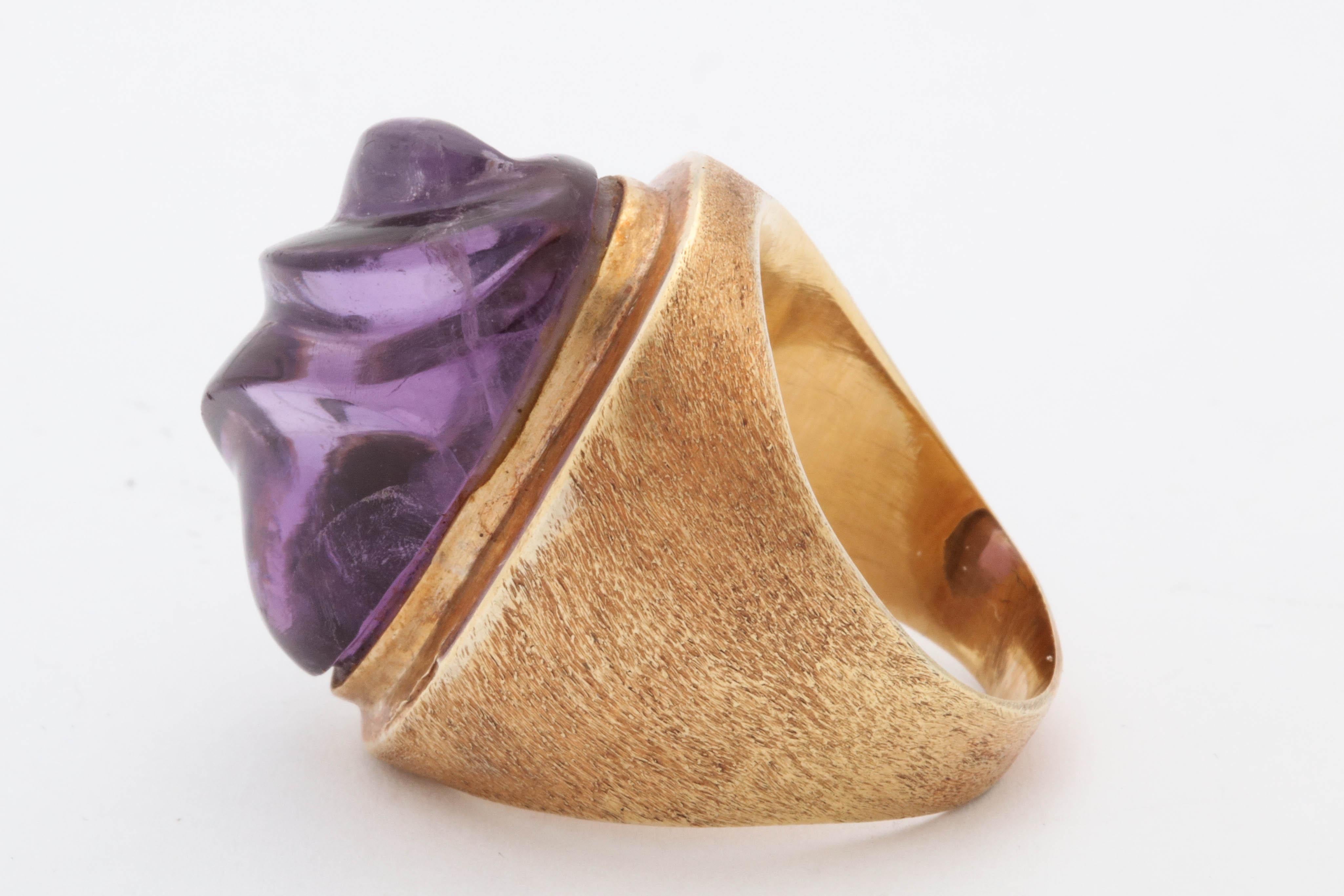 1980s Textured Carved Amethyst and Engraved Gold Cocktail Ring 7