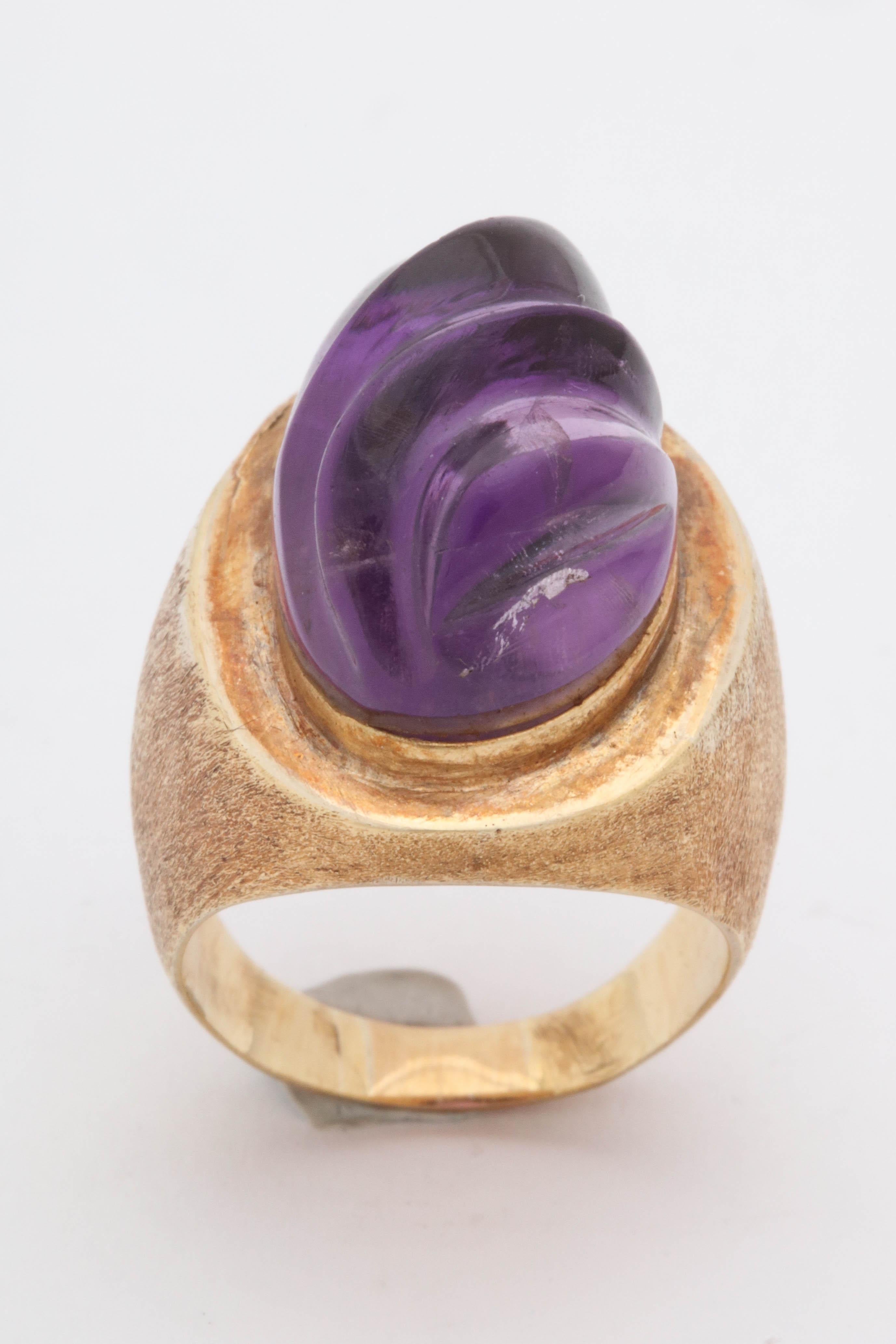 Women's or Men's 1980s Textured Carved Amethyst and Engraved Gold Cocktail Ring