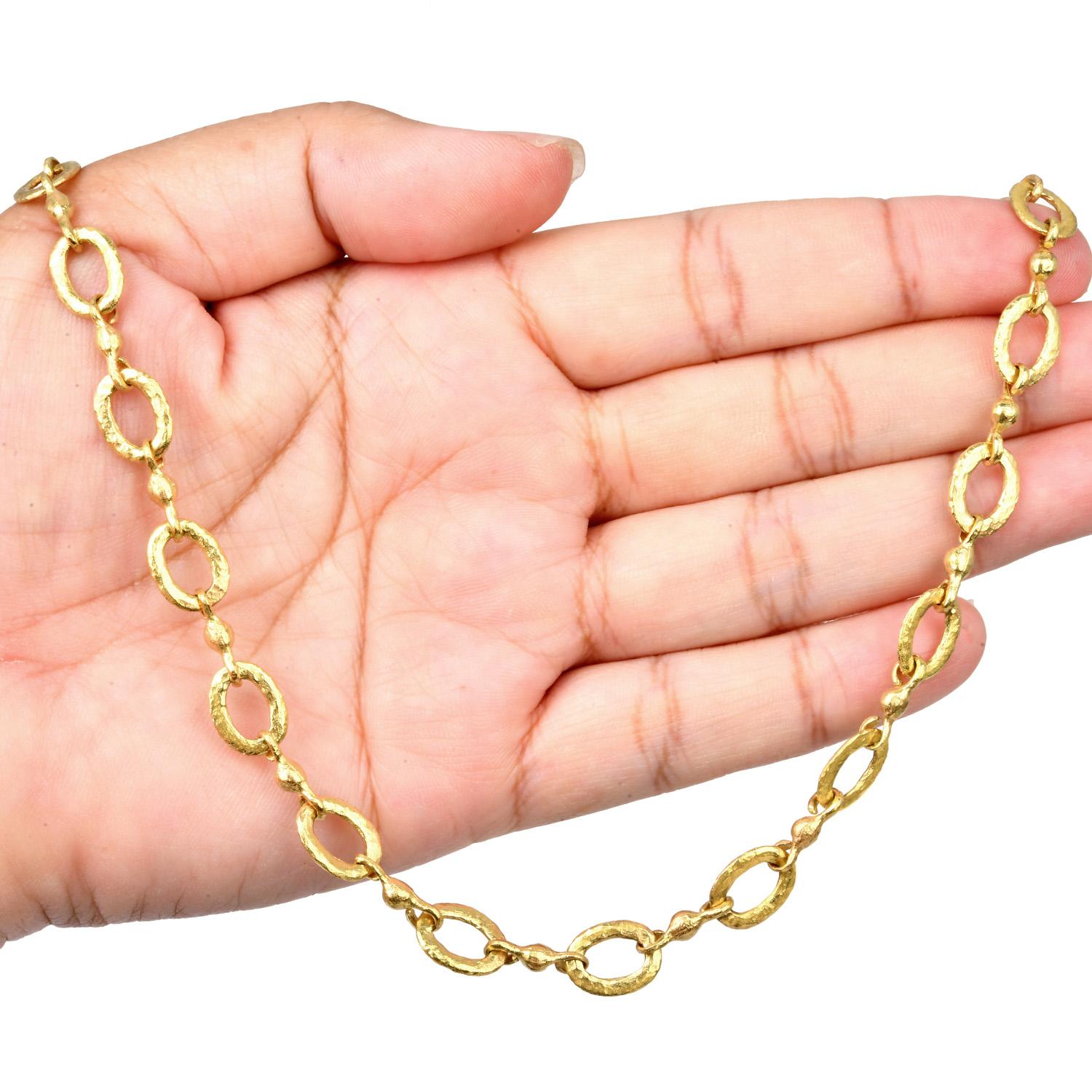 1980s  Collana A Link ovale testurizzata in oro 18K in vendita 1