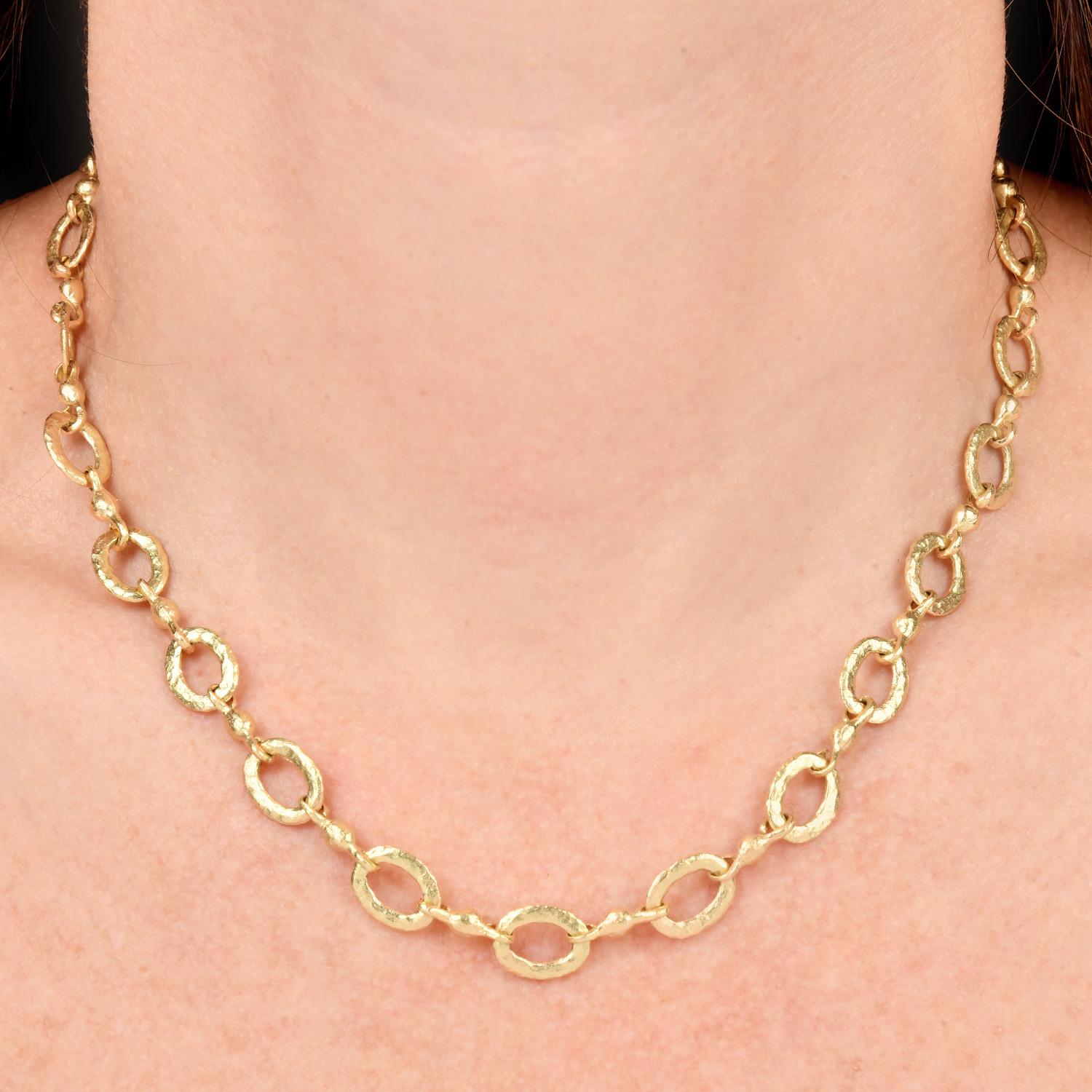 1980s  Collana A Link ovale testurizzata in oro 18K in vendita 2