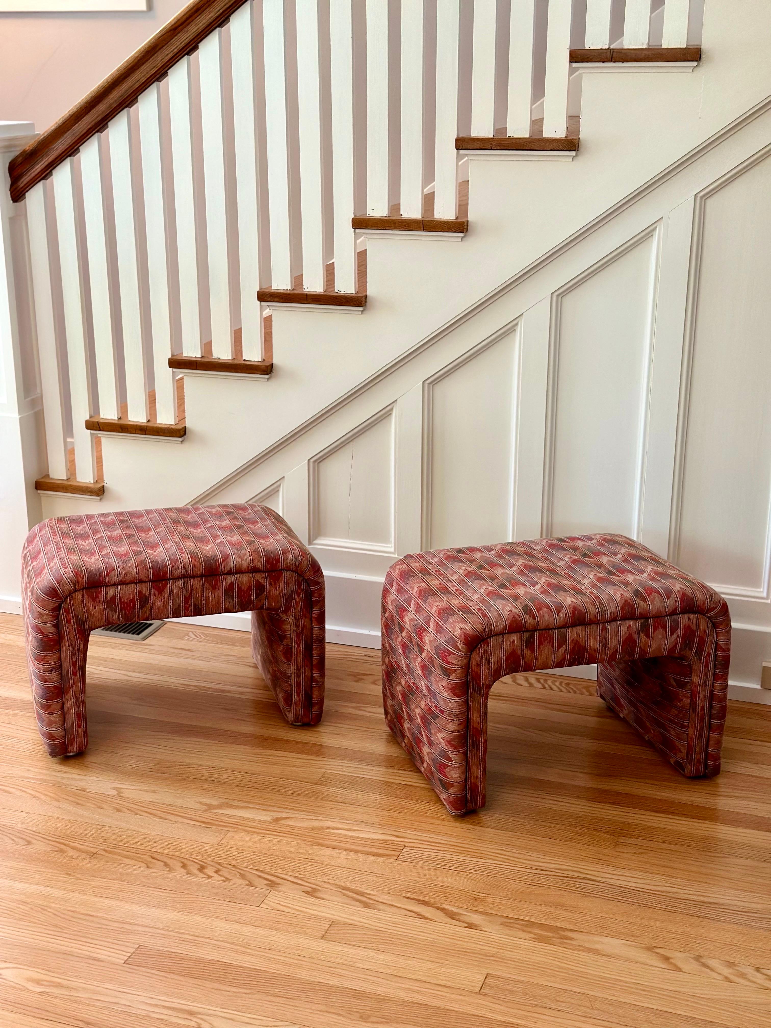 1980s Thayer Coggin Waterfall Zig Zag Pattern Upholstered Ottomans - a Pair In Good Condition For Sale In Farmington Hills, MI